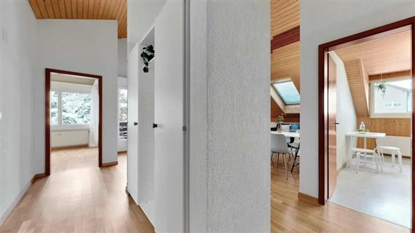 Charmante appartement sous les combles avec cheminée dans le champ ensoleillé - Photo 5 sur 12