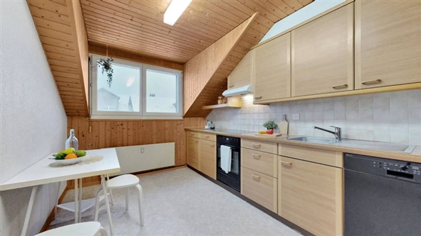 Charmante appartement sous les combles avec cheminée dans le champ ensoleillé - Photo 10 sur 12