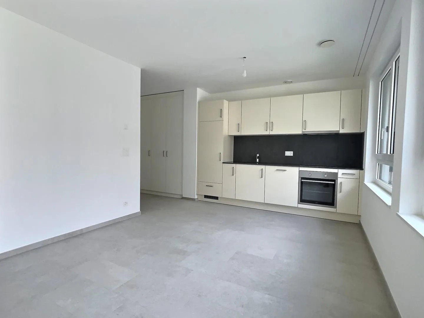 Modern Studio in Prime Location - Photo 2 of 7