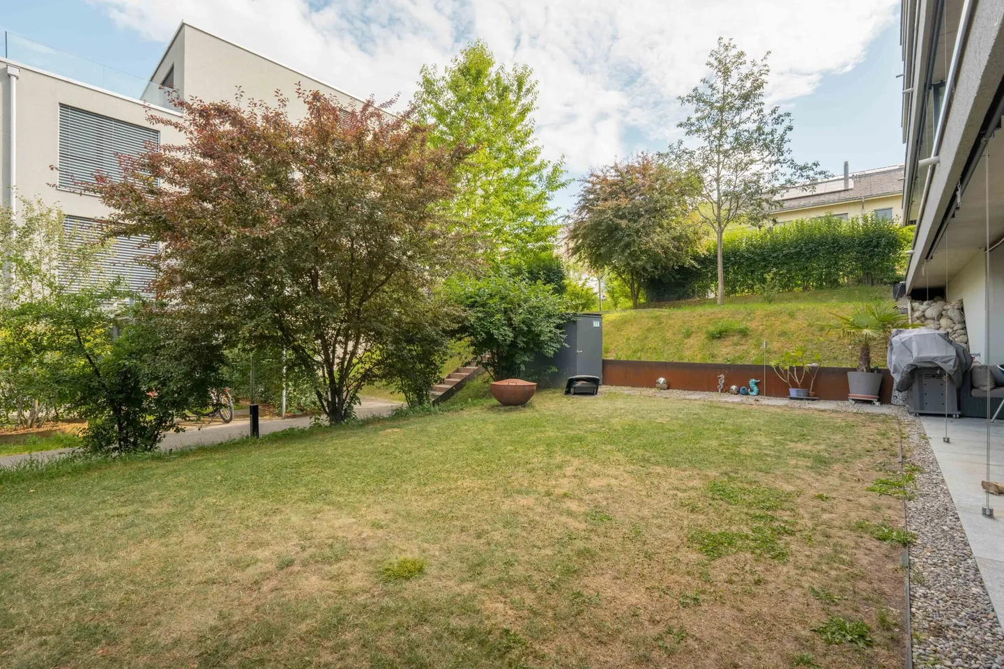 Noble Garden Apartment in Central Location - Photo 16 of 16