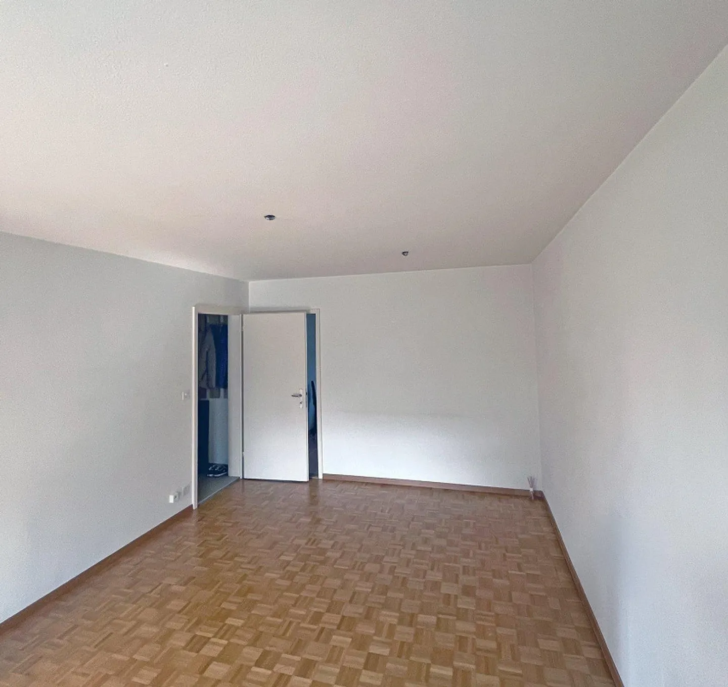 Partially renovated 3-room apartment in a quiet location - Photo 5 of 8