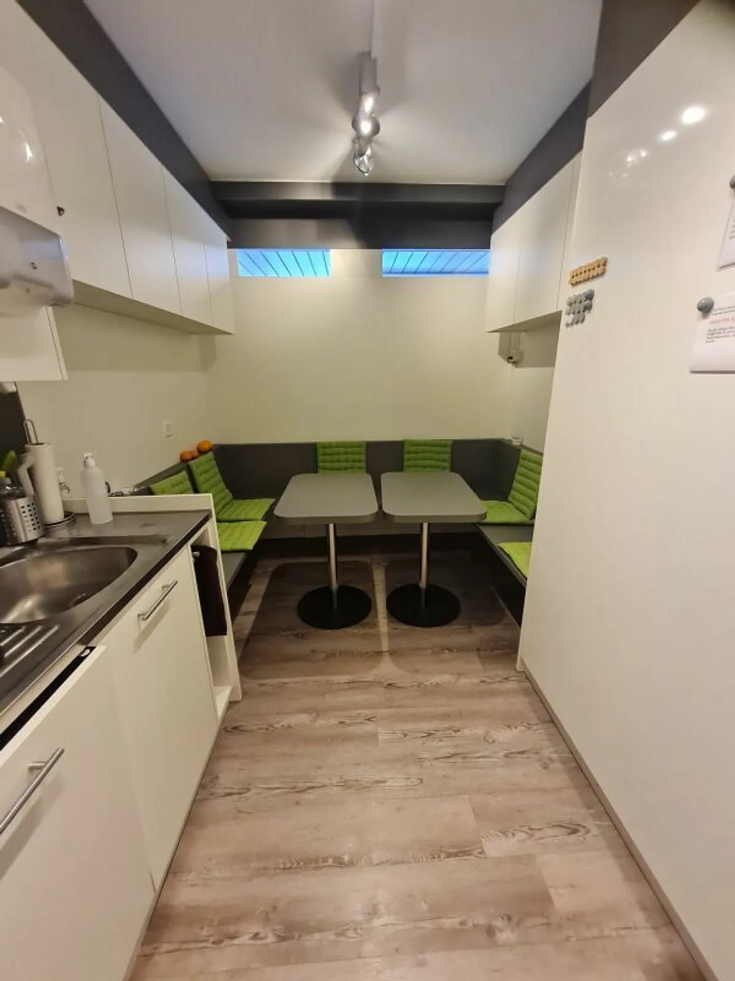 Appartement lumineux / Espace commercial avec agencement flexible - Photo 11 sur 11