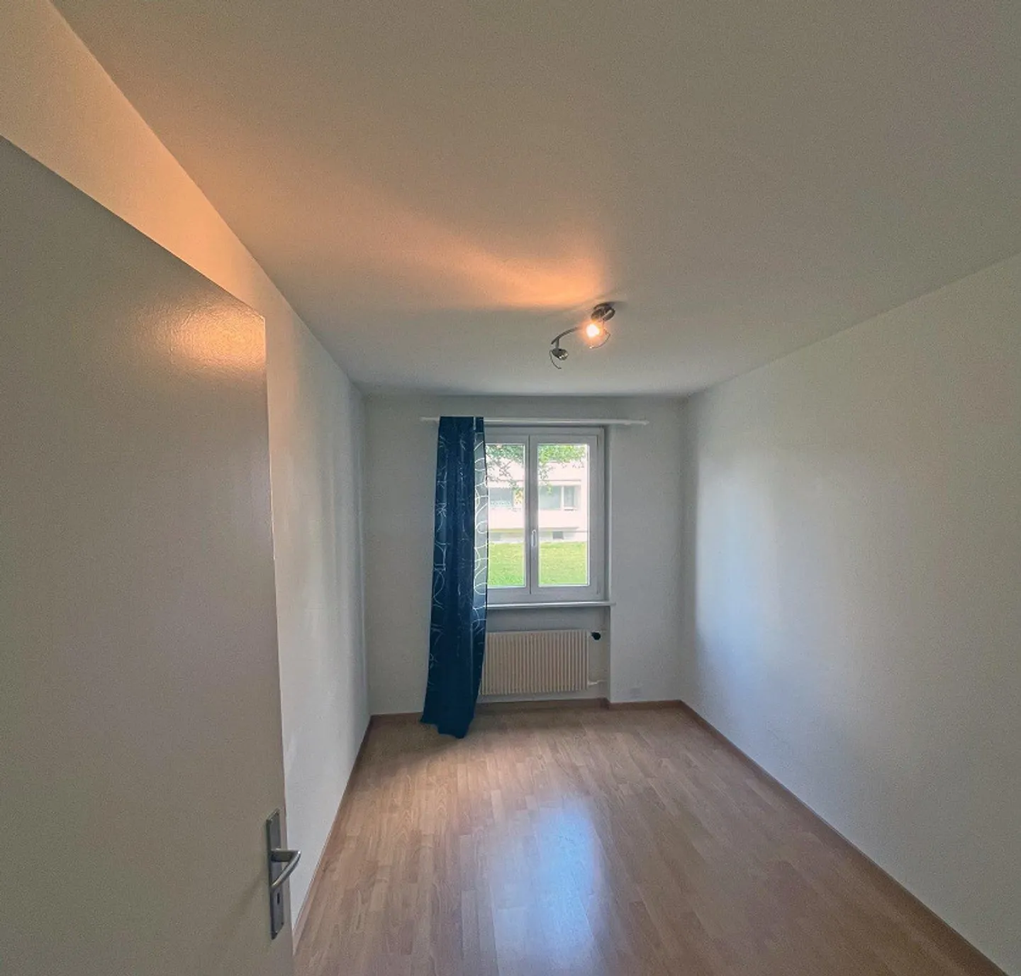 Partially renovated 3-room apartment in a quiet location - Photo 7 of 8