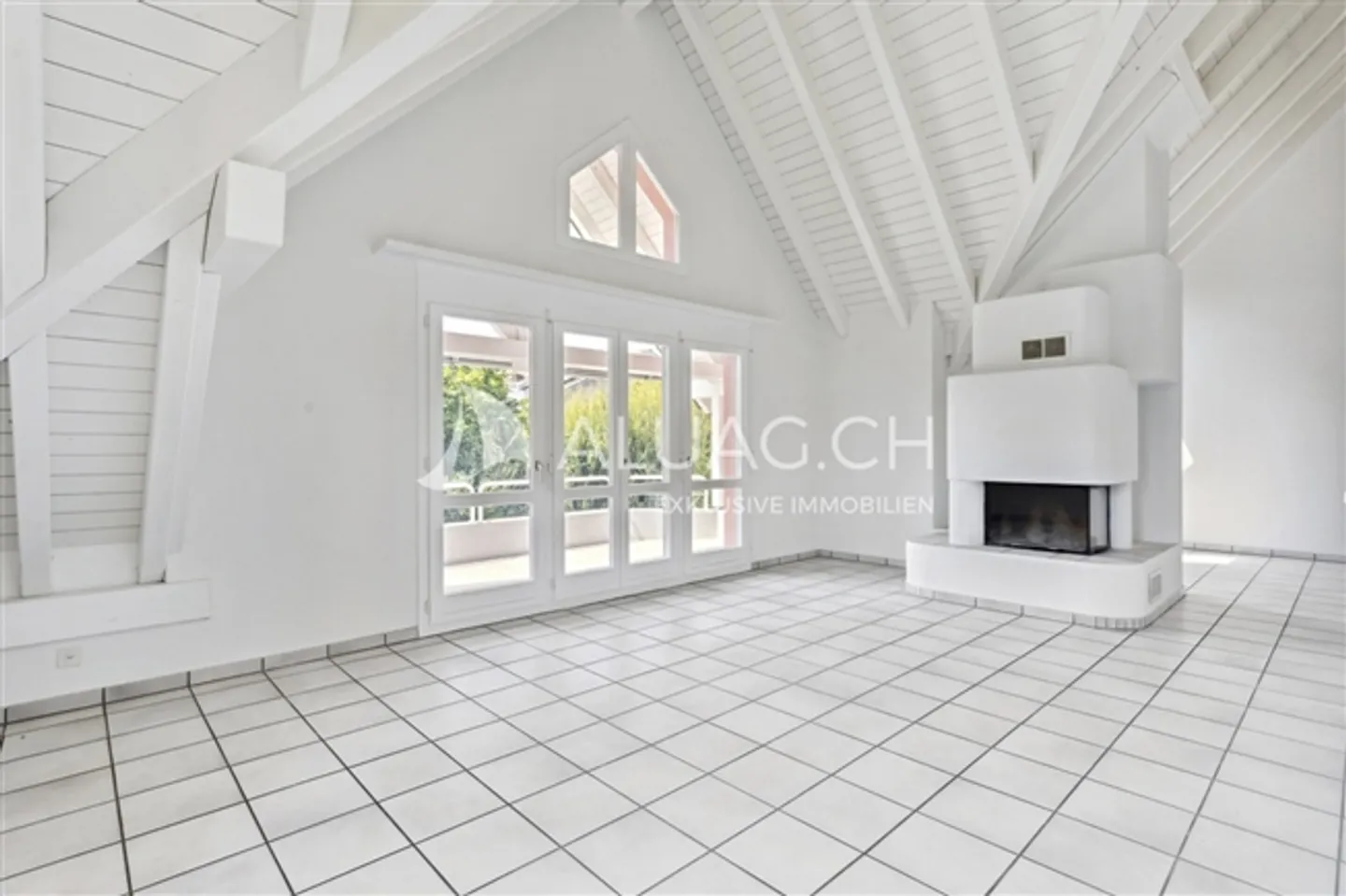 DUPLEX RENTAL APARTMENT IN A QUIET NEIGHBORHOOD - Photo 2 of 12