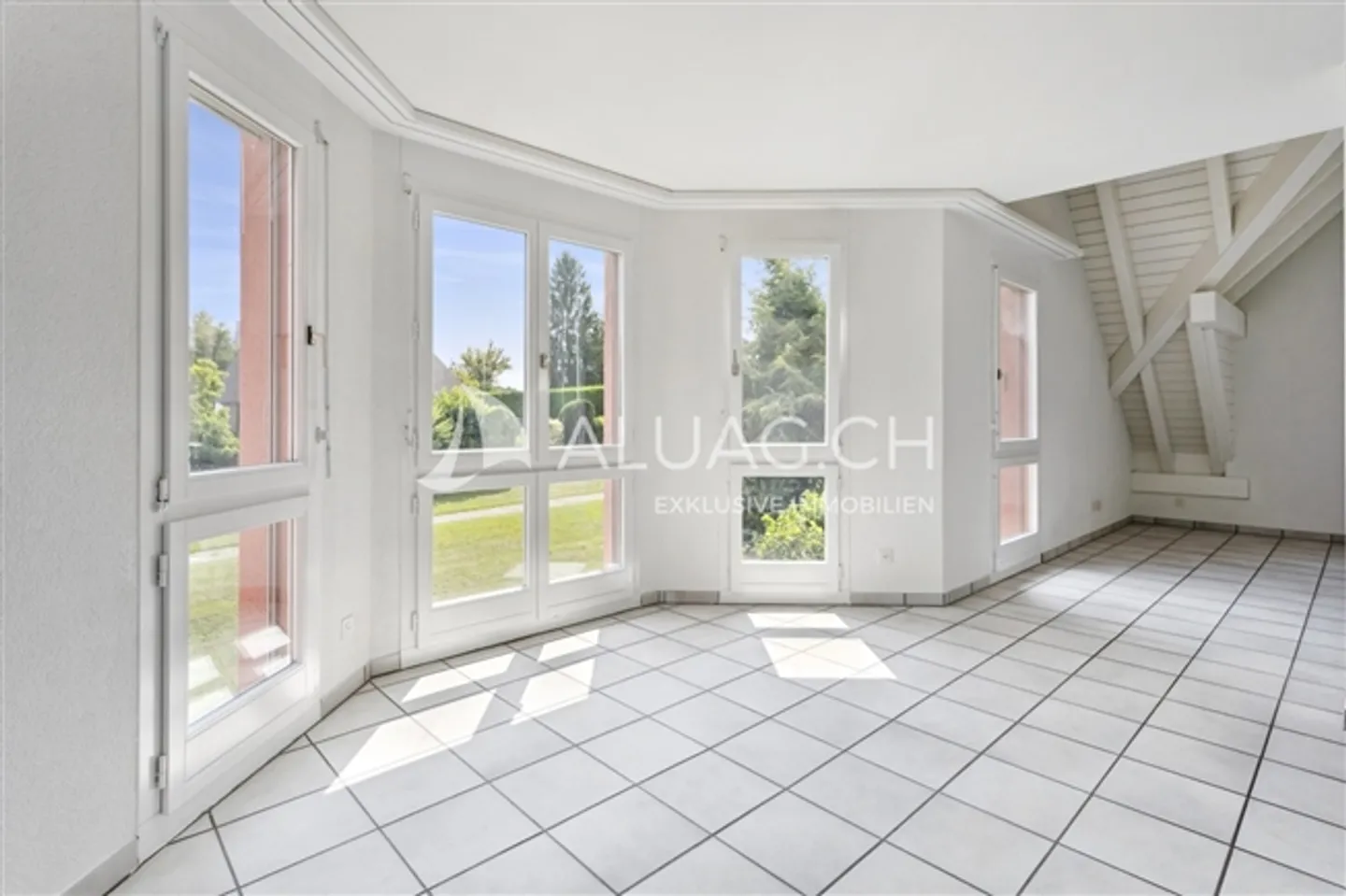 DUPLEX RENTAL APARTMENT IN A QUIET NEIGHBORHOOD - Photo 4 of 12