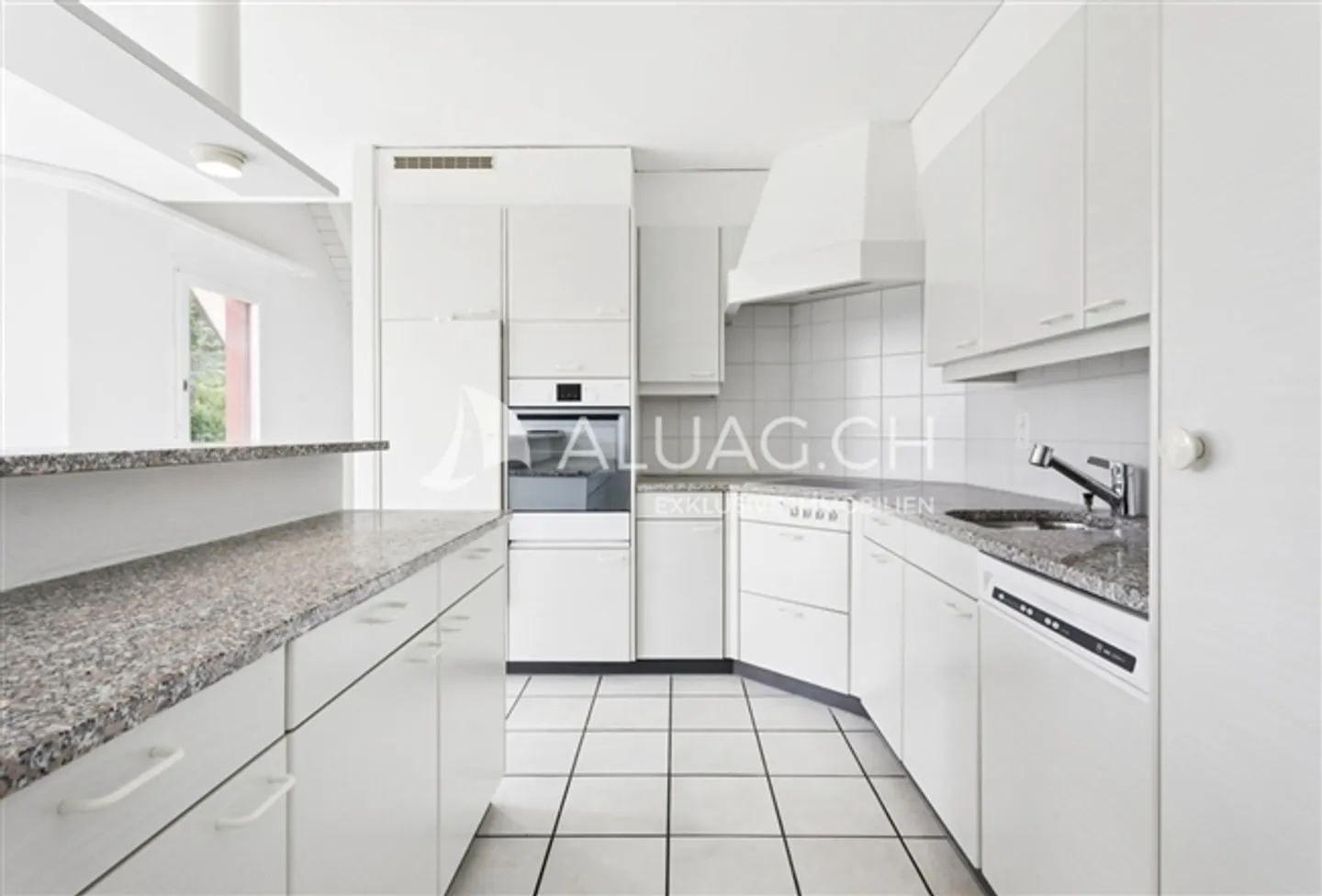 DUPLEX RENTAL APARTMENT IN A QUIET NEIGHBORHOOD - Photo 5 of 12