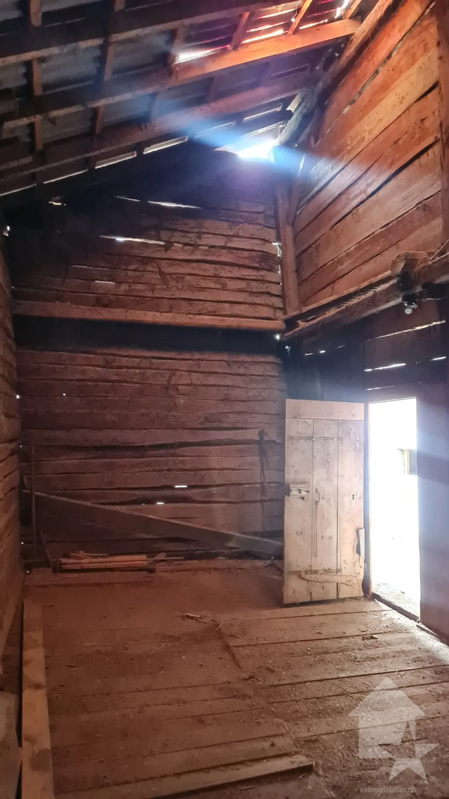 Une grange à rénover au cœur du village de Sembrancher - Photo 11 sur 12