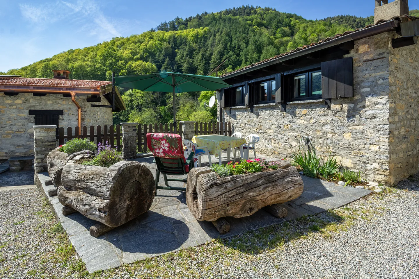 Charmantes Rustikales Haus in Cabbio - Foto 1 von 9