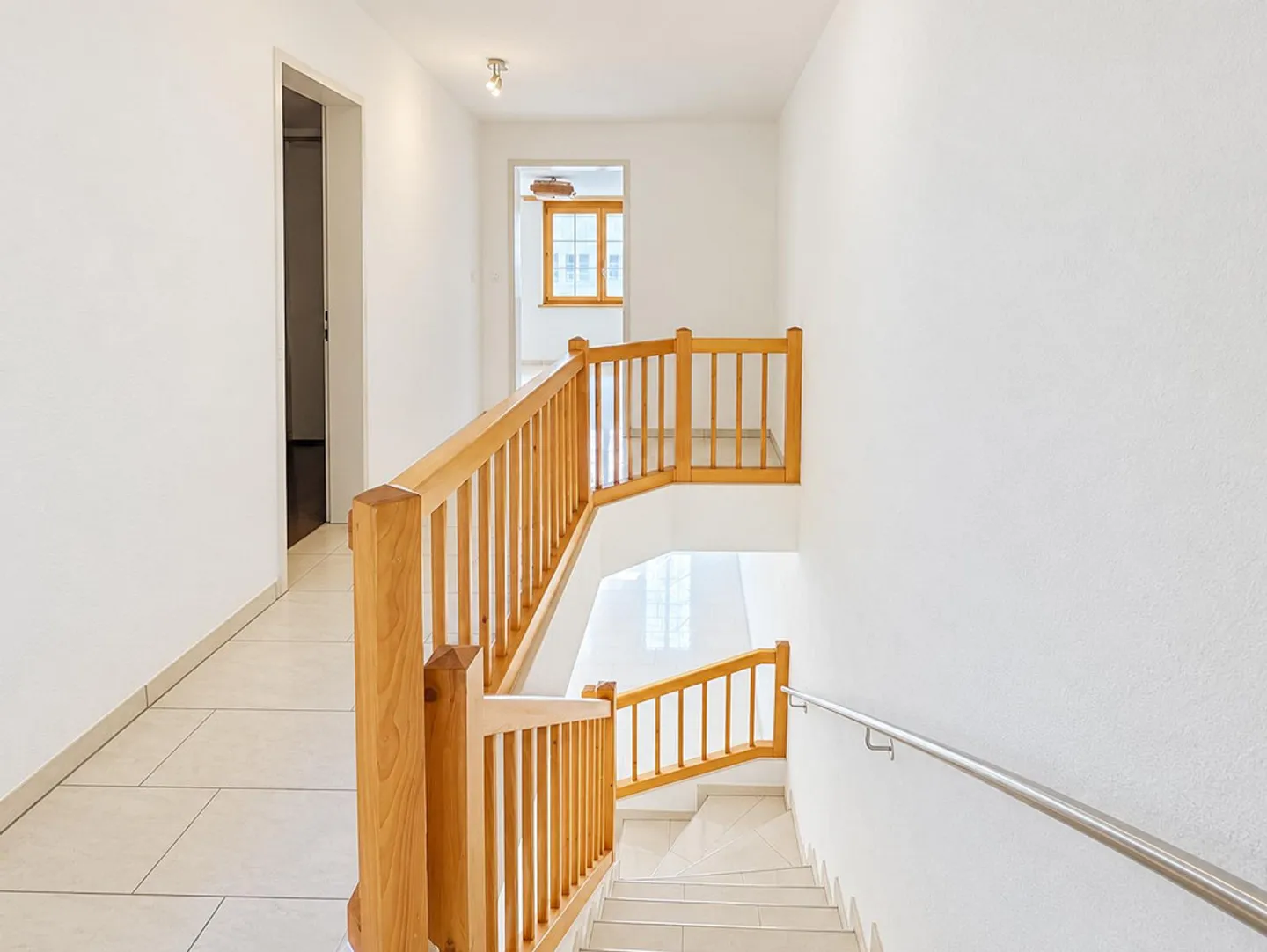 Appartement en duplex 3,5 pièces au centre du village avec deux places de parking - Photo 8 sur 13