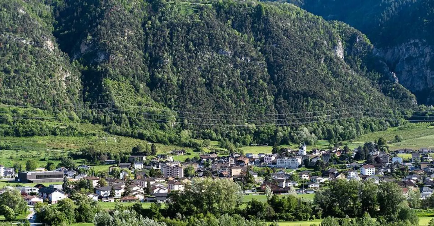 Seltene, sehr große handwerkliche/industrielle Parzelle in Grône/VS ausgestattet - Foto 1 von 1