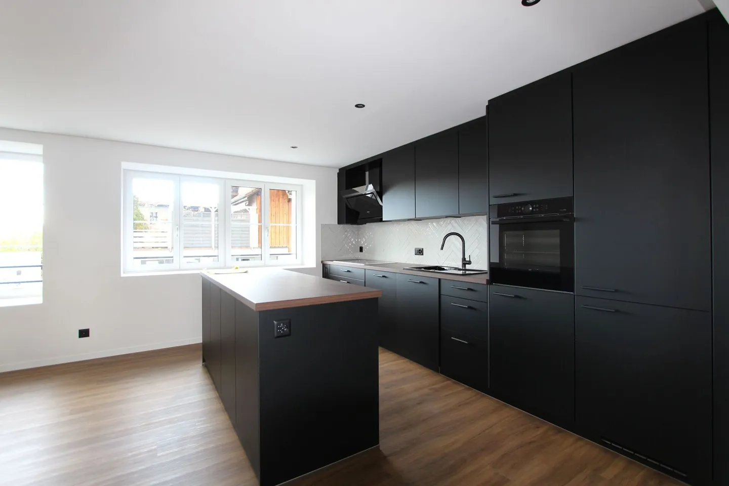 Modern 5.5-room apartment with garden - stylish living in Affeltrangen - Photo 1 of 10