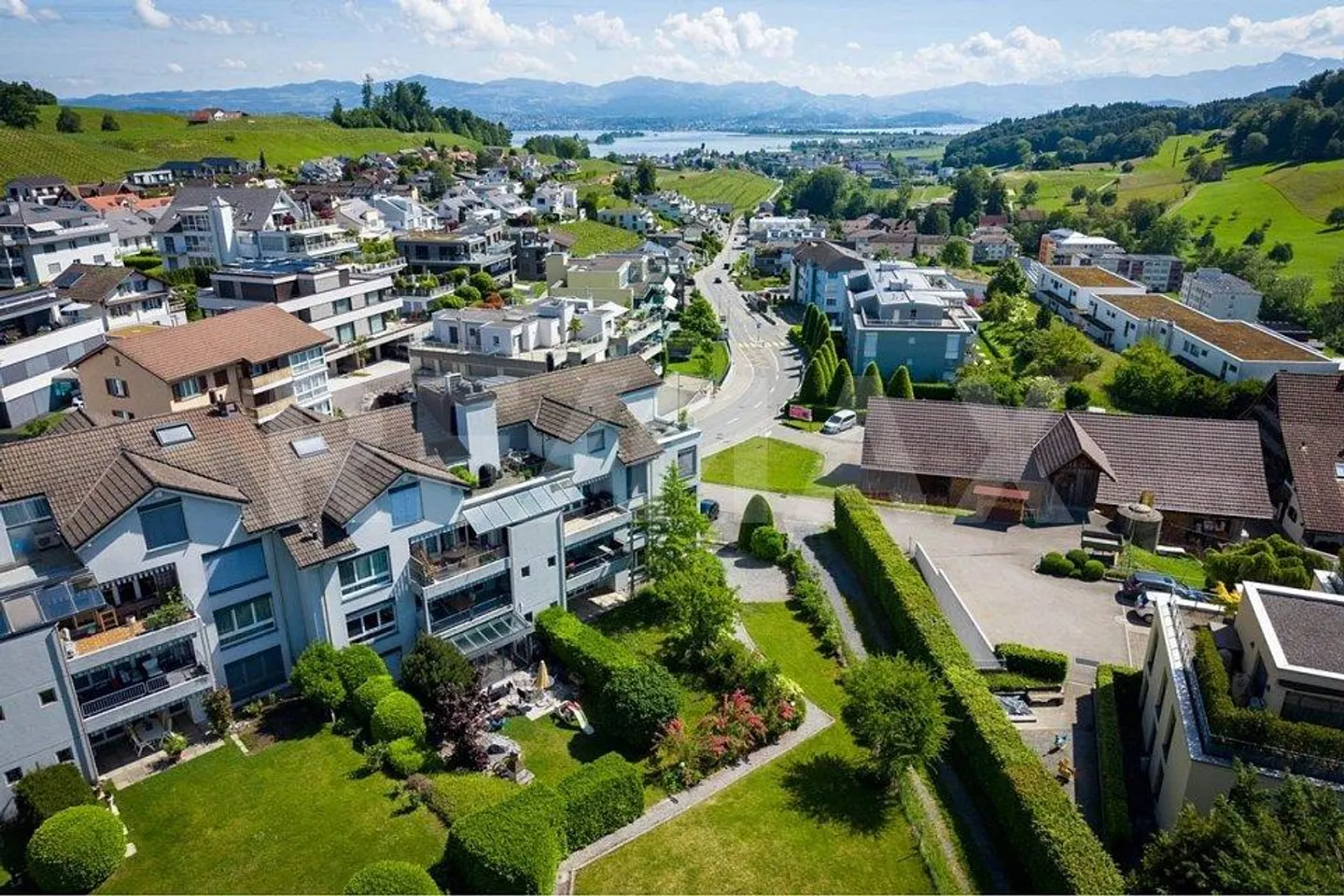 Vie moderne intégrée dans la nature / Appartement de 4,5 pièces fraîchement rénové - Photo 3 sur 13