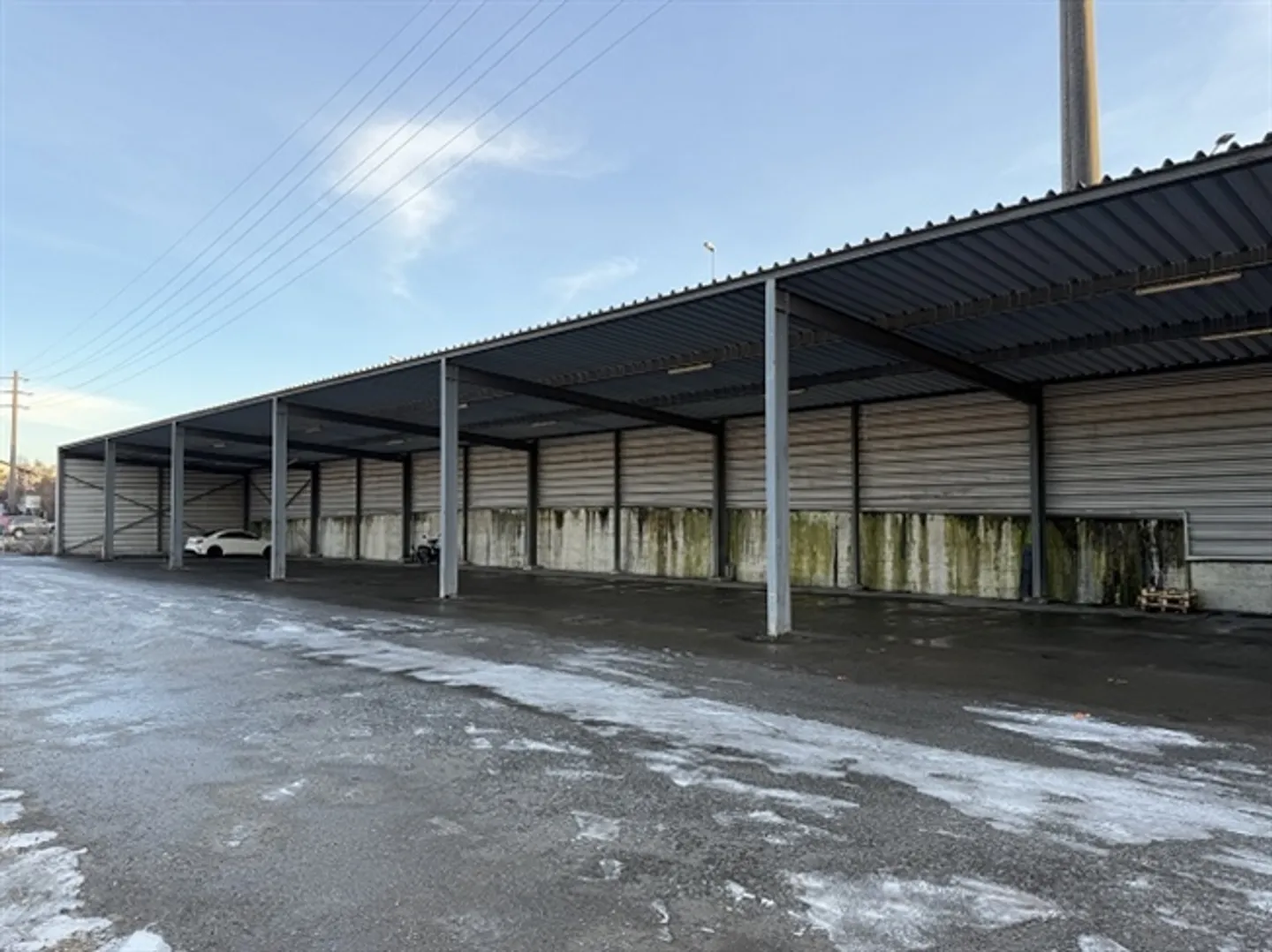 Überdachter Außenstellplatz - Foto 1 von 1
