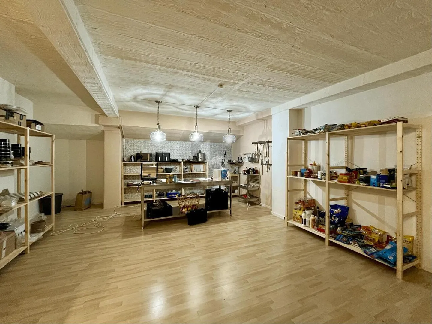 SUCCESS MODEL WITH REGULAR CUSTOMERS - Photo 5 of 6