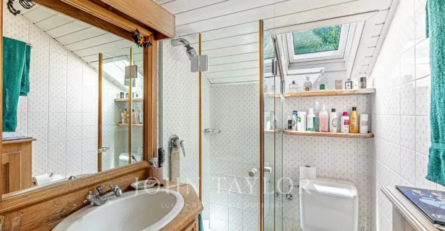 Charming 5.5-Room Apartment - Photo 10 of 12