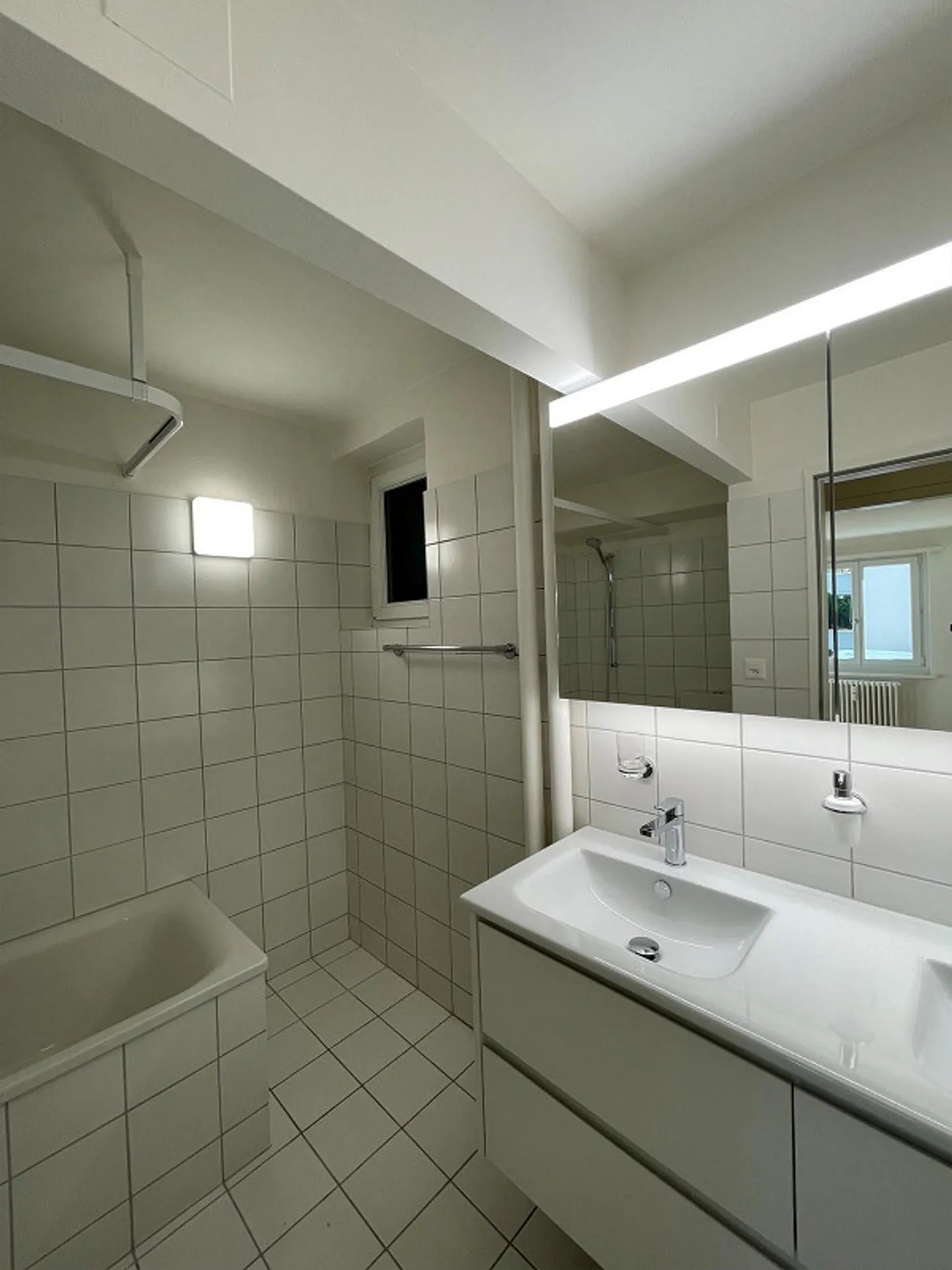 Modern apartment in a quiet neighborhood - Photo 9 of 12