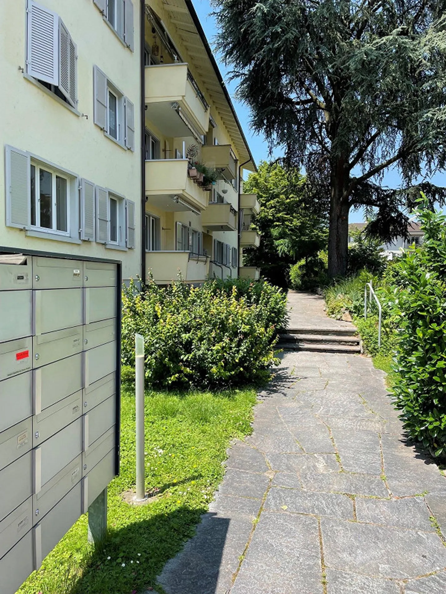 Modern apartment in a quiet neighborhood - Photo 11 of 12