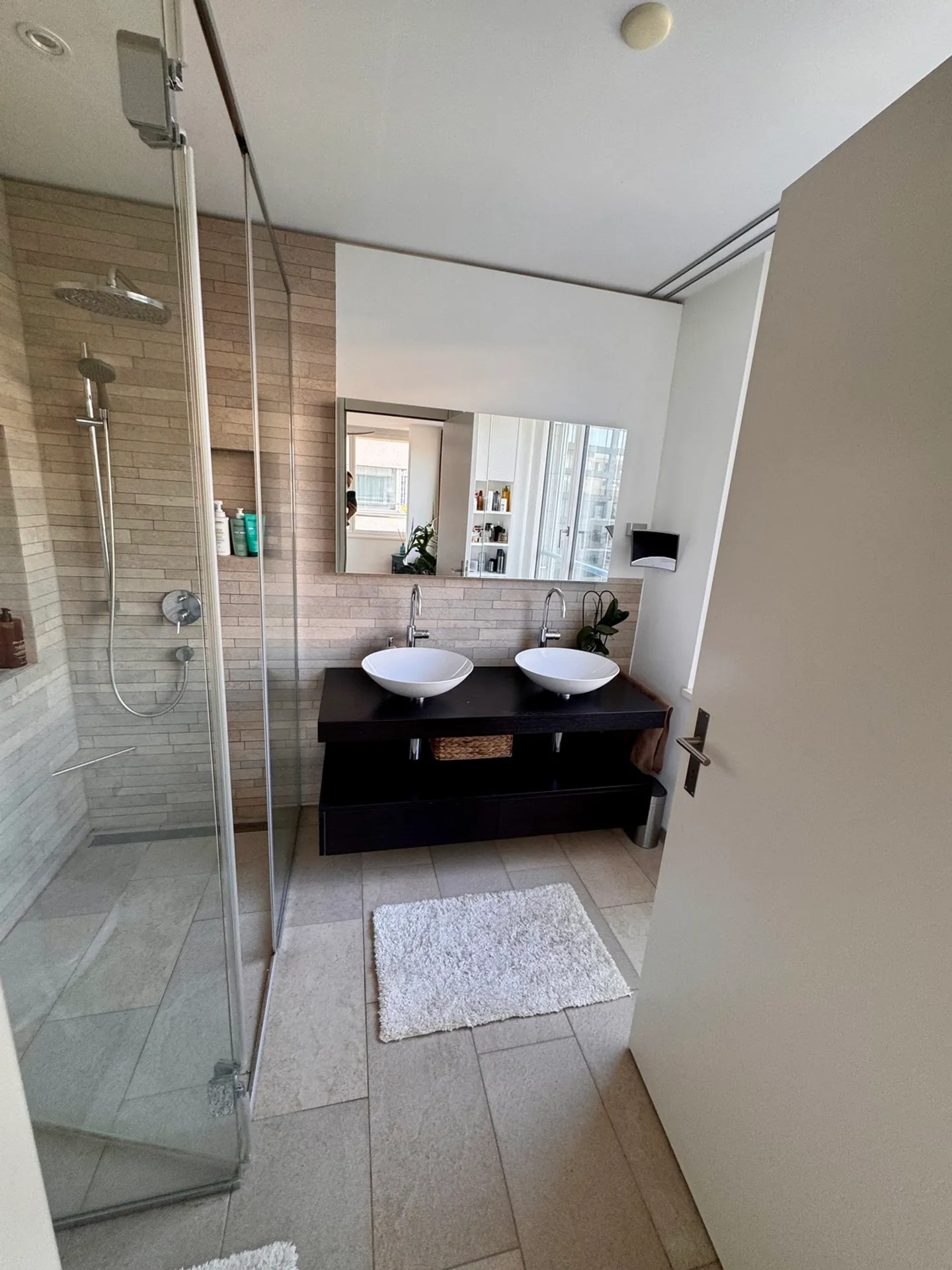 APPARTEMENT 4½ PIÈCES À ZURICH - QUARTIER INDUSTRIEL 5, MEUBLÉ, TEMPORAIRE - Photo 7 sur 9