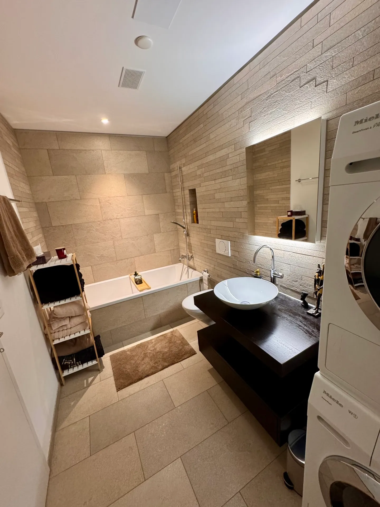 APPARTEMENT 4½ PIÈCES À ZURICH - QUARTIER INDUSTRIEL 5, MEUBLÉ, TEMPORAIRE - Photo 8 sur 9