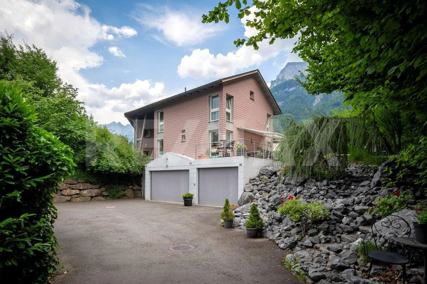 Maison d'architecte avec beaucoup d'ambiance - Photo 2 sur 13