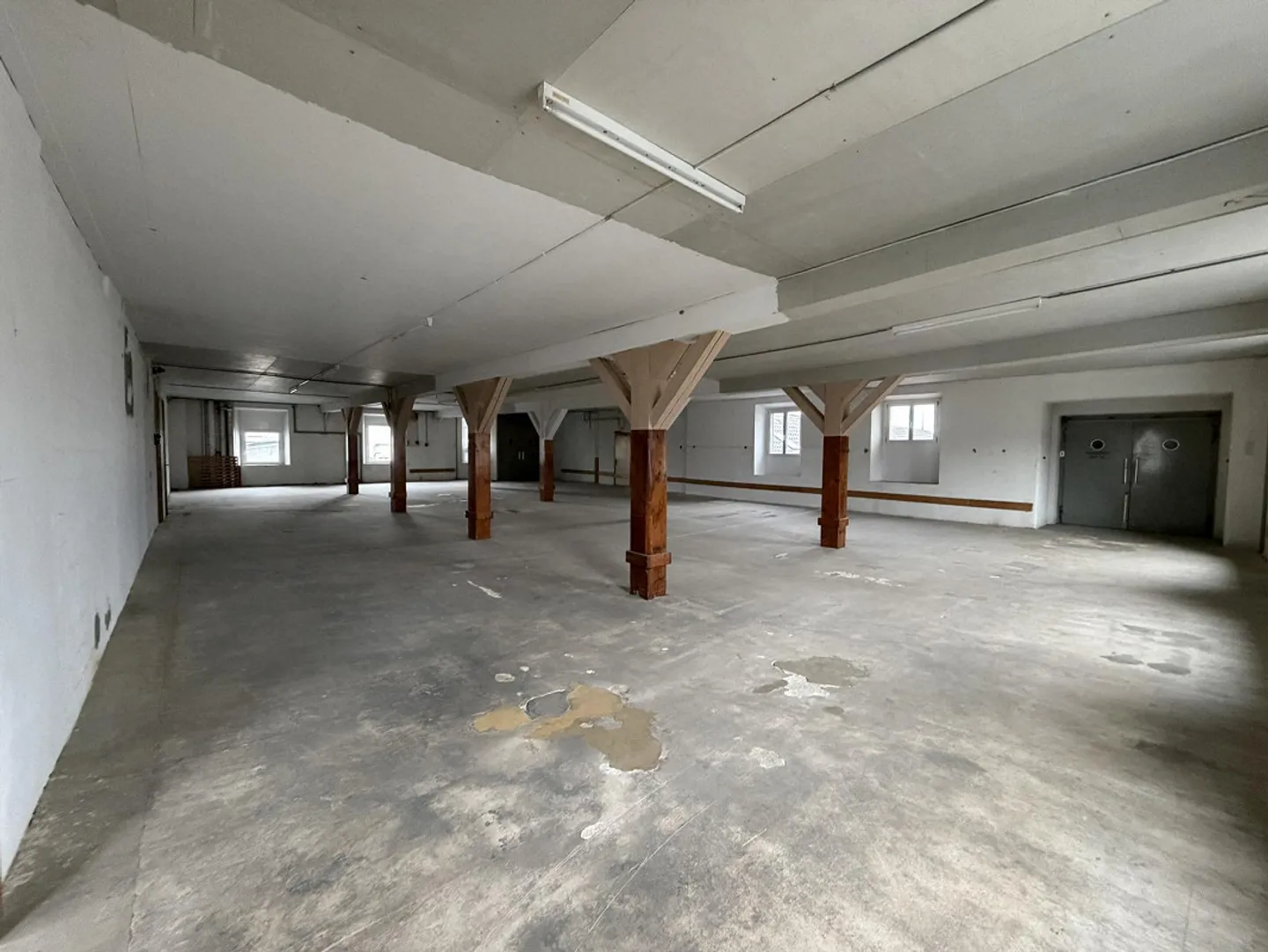 Geräumige Lagerfläche zu vermieten - Foto 3 von 9