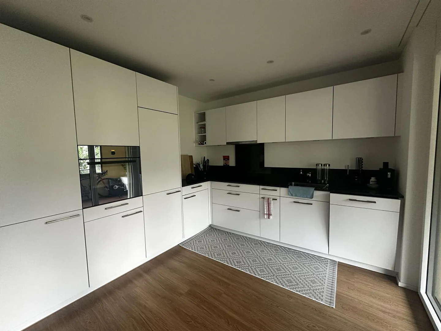 Apartment - Photo 3 of 10