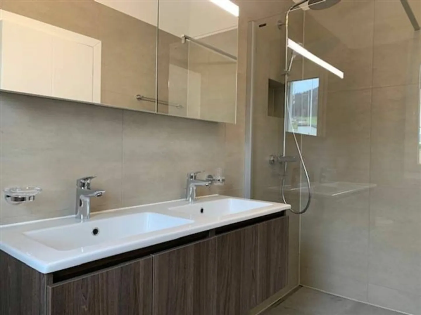 Modernes Familienreihenhaus in Vuisternens - Foto 7 von 13