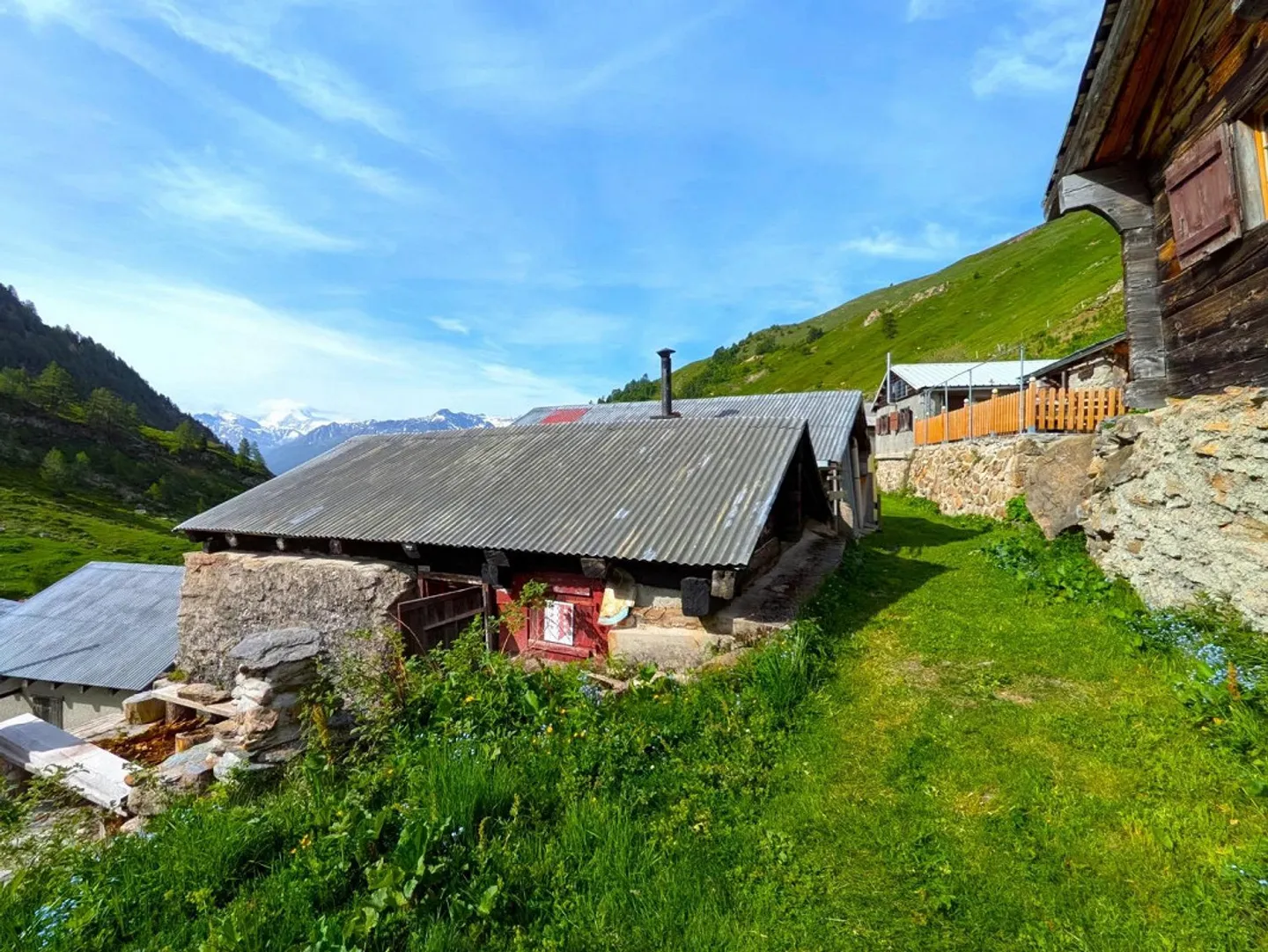 Alpine hut at about 2,000 m above sea level on the Bachalpe - Photo 8 of 14