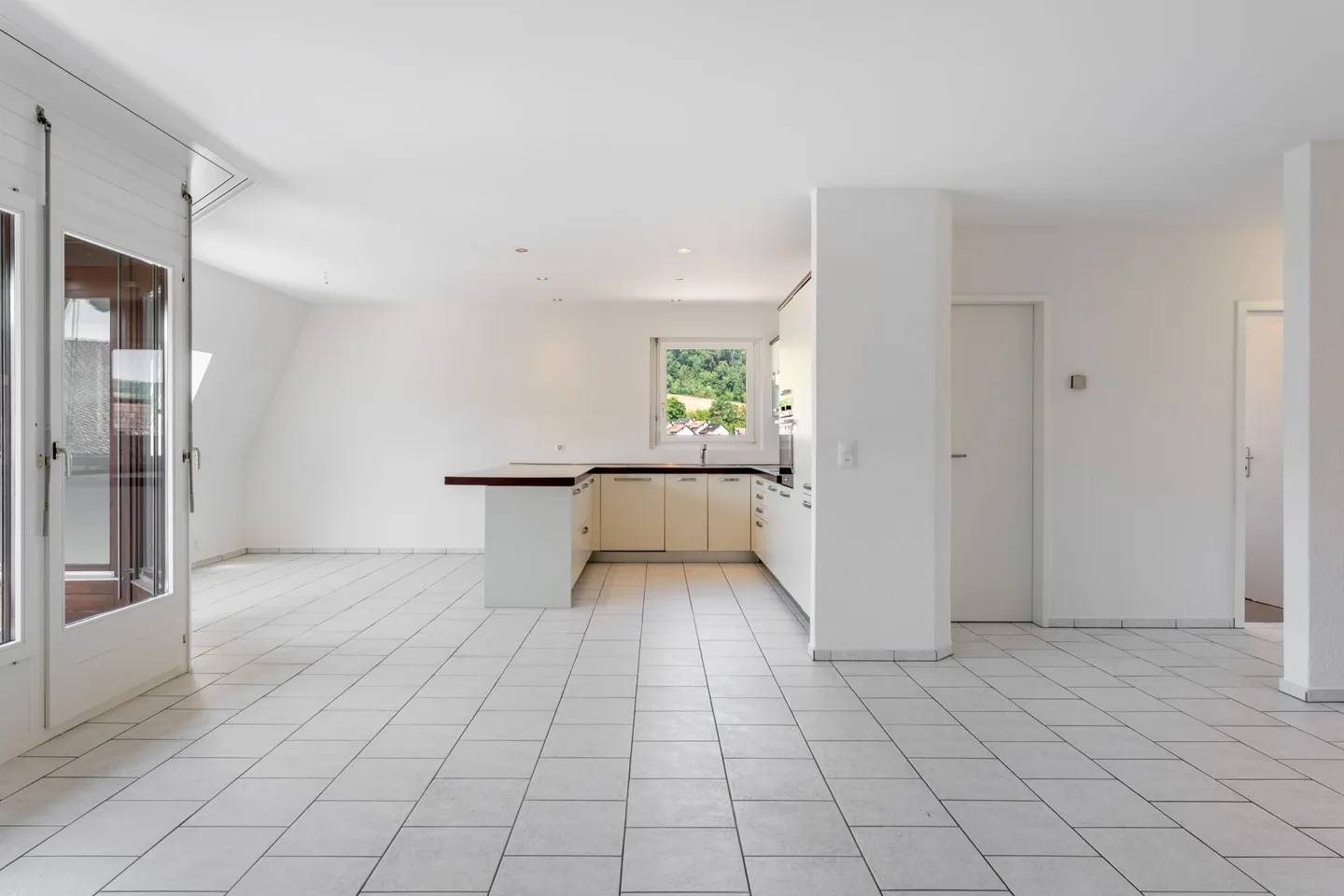 Ampio appartamento familiare adiacente a Sissach - 5,5 stanze su 135m² - Foto 3 di 7