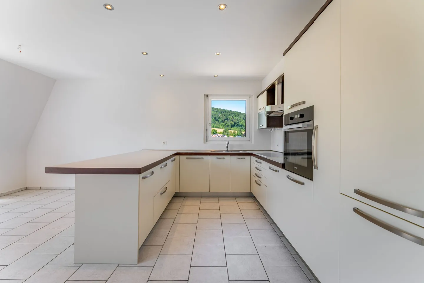 Ampio appartamento familiare adiacente a Sissach - 5,5 stanze su 135m² - Foto 4 di 7