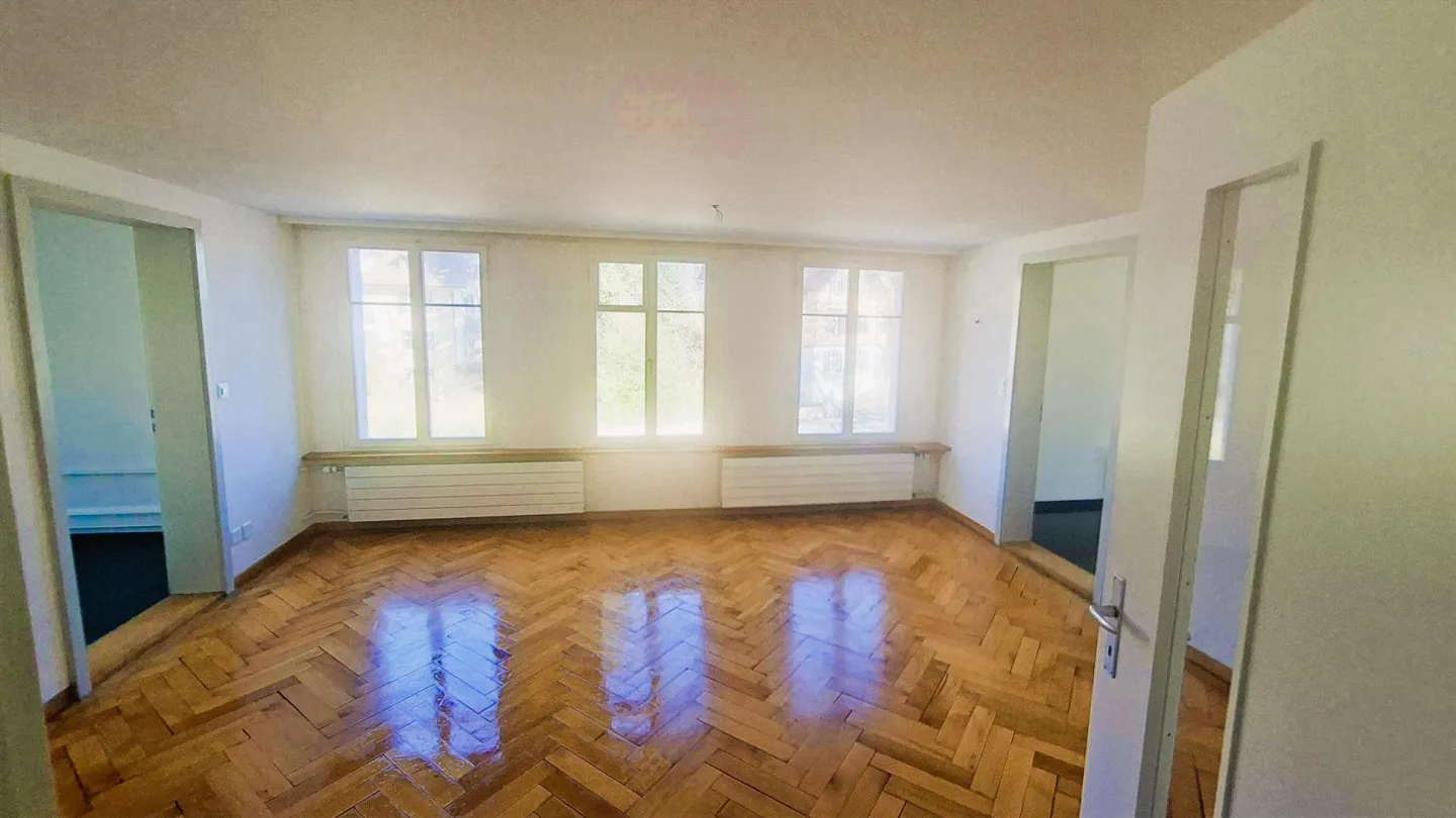 Bright 4.5 Room Apartment with Two Large Balconies - Photo 3 of 8