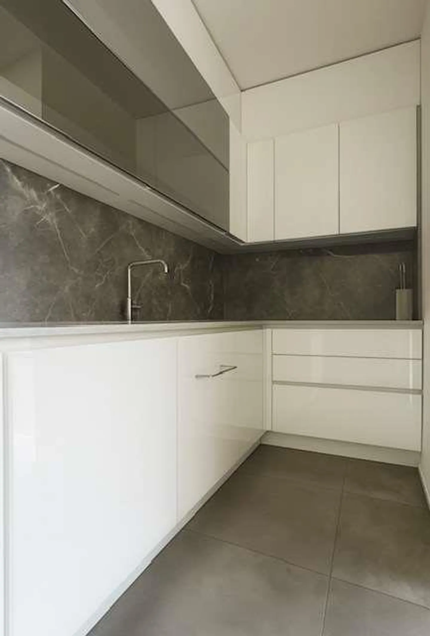 Modern apartment with high-quality amenities, close to services - Photo 10 of 13