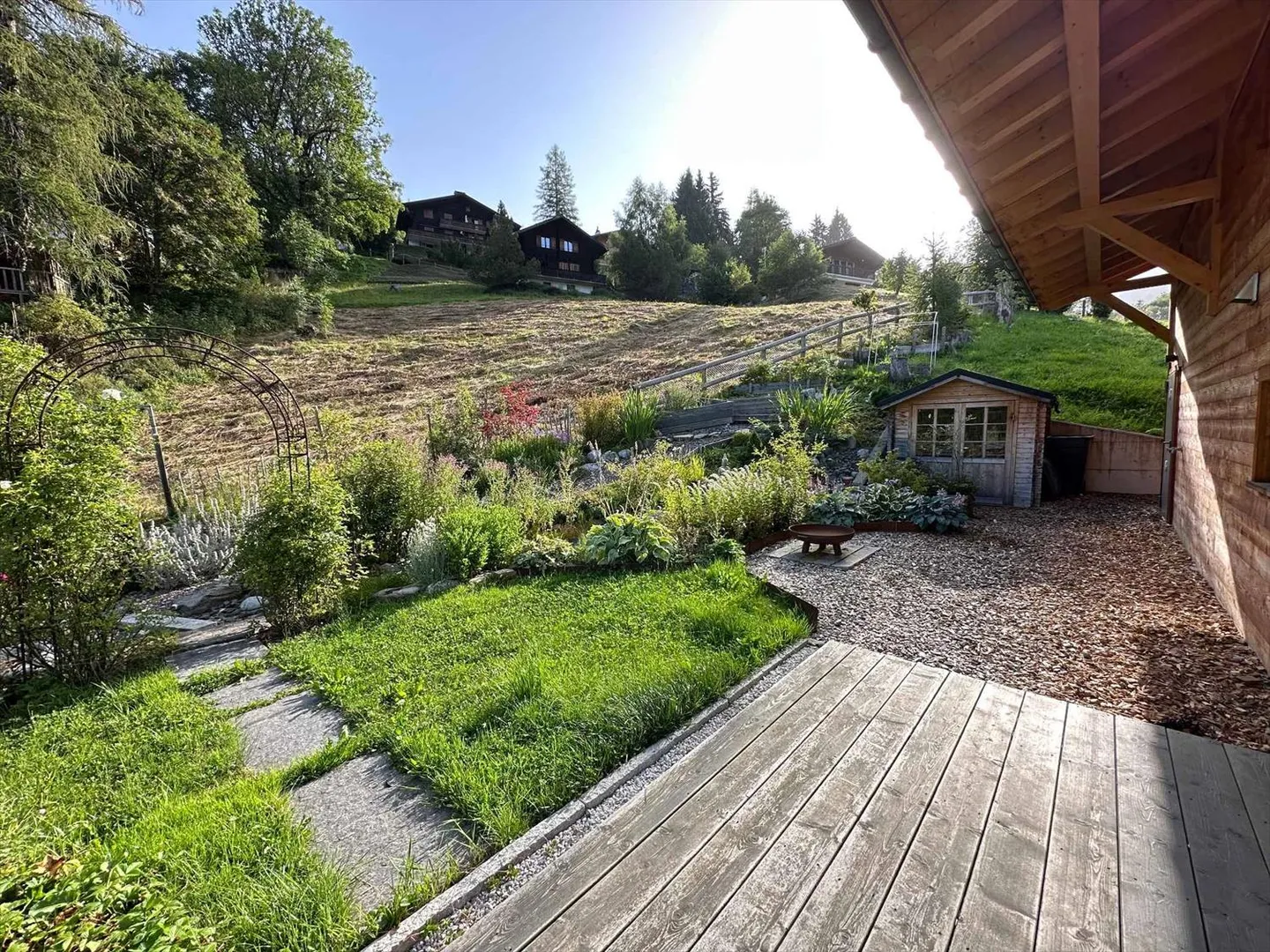 Magnificent chalet with 7.5 rooms and breathtaking mountain views - Photo 3 of 13