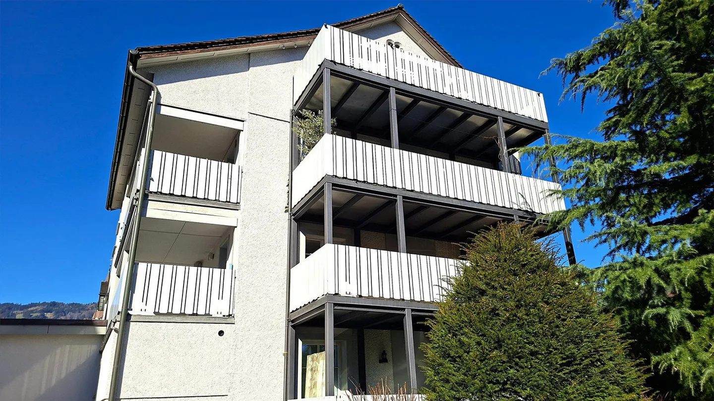 Bright 4.5 Room Apartment with Two Large Balconies - Photo 8 of 8
