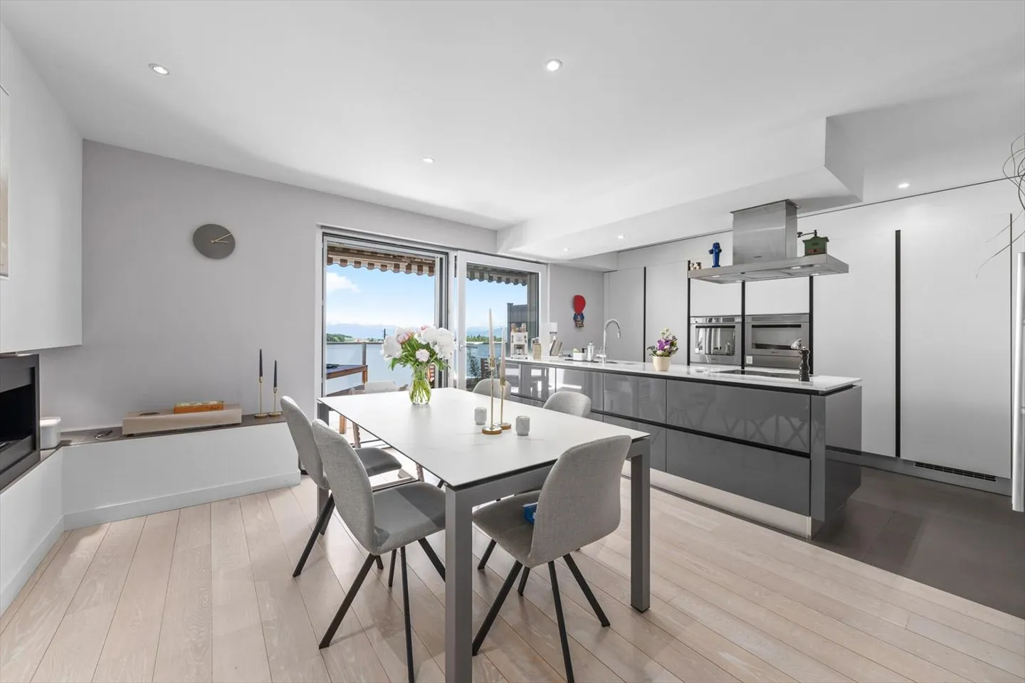 Ducal Tip: Refined Duplex with View and High-Quality Amenities - Photo 3 of 13