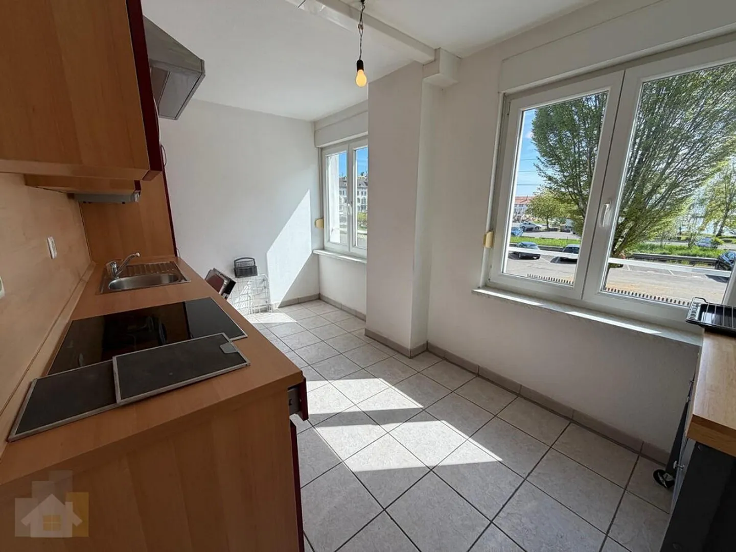 DIRECTLY ON THE LAKE WITH 2 BALCONIES AND LOTS OF SPACE - Foto 3 di 14