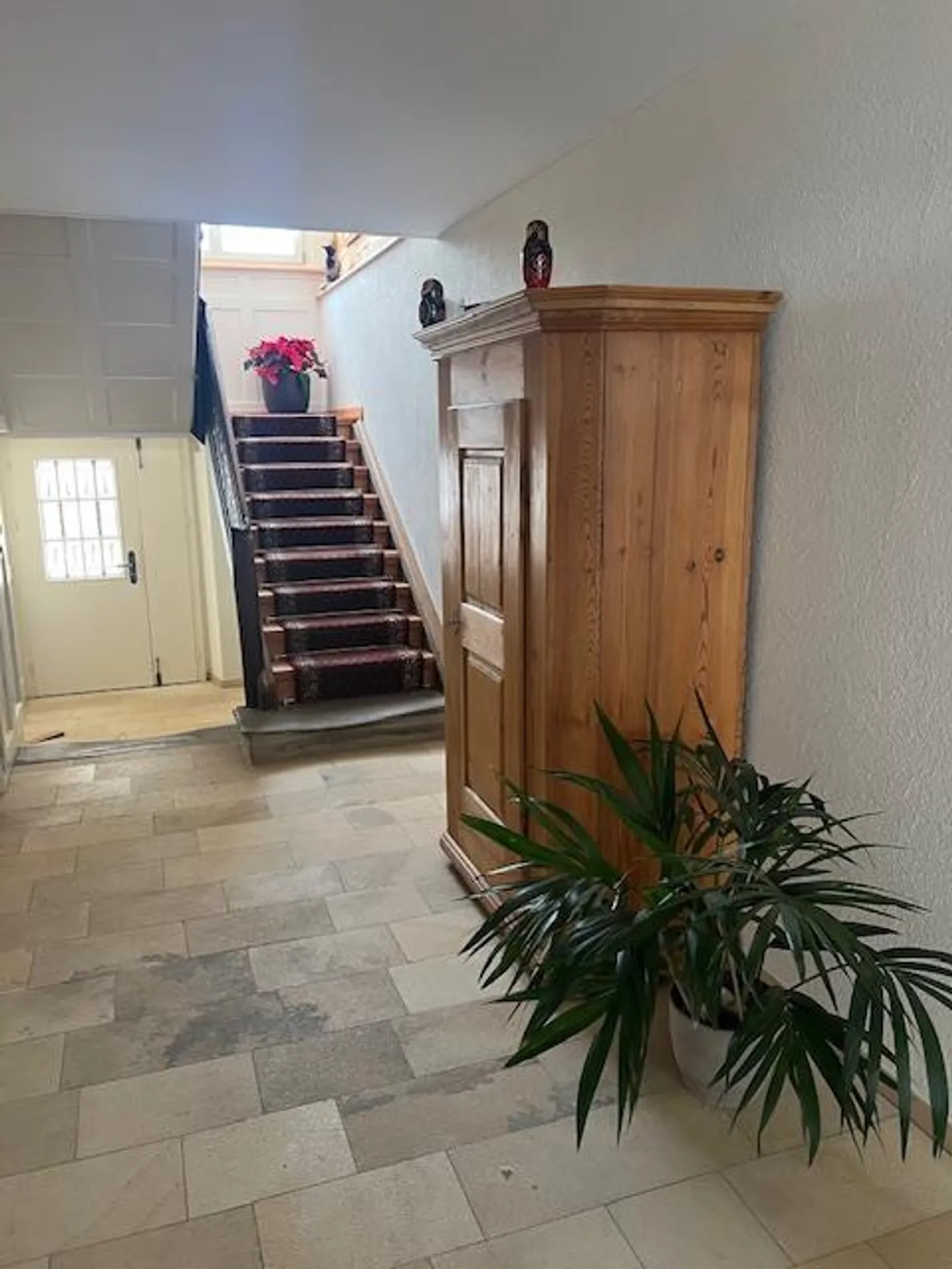 Appartamento di 3,5 locali recentemente ristrutturato in una casa trifamiliare - Foto 2 di 13