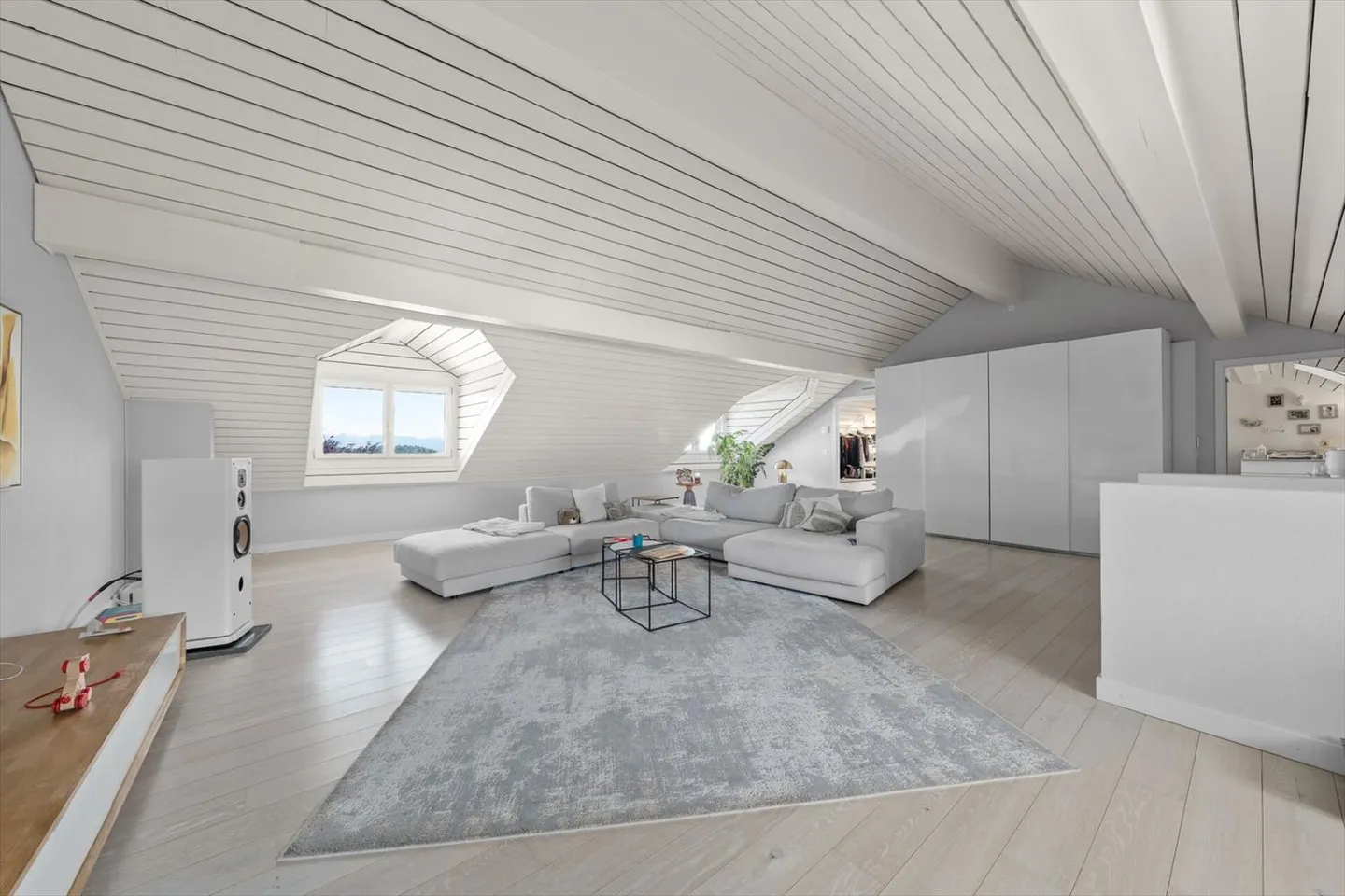 Ducal Tip: Refined Duplex with View and High-Quality Amenities - Photo 13 of 13