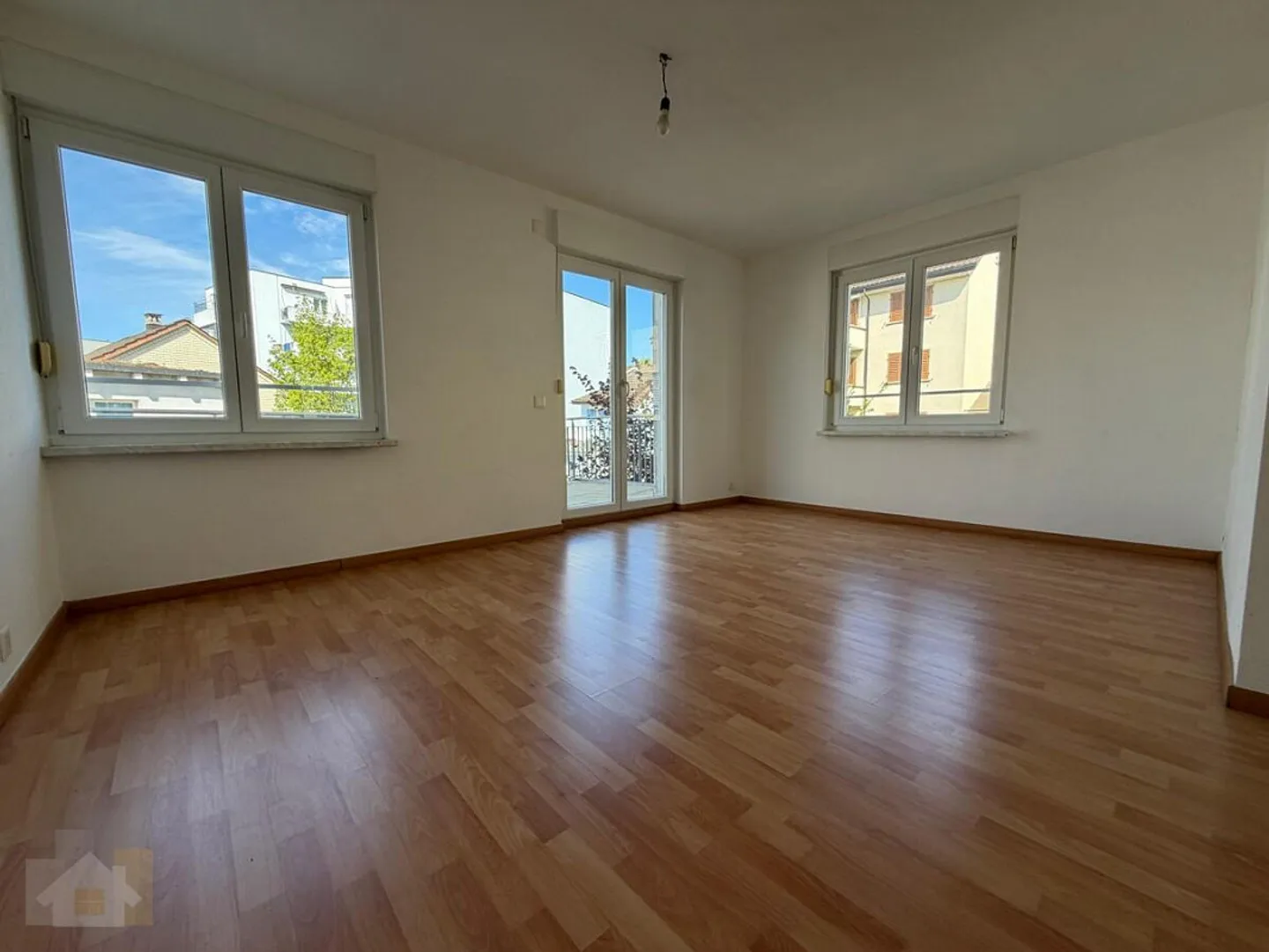 DIRECTLY ON THE LAKE WITH 2 BALCONIES AND LOTS OF SPACE - Foto 10 di 14