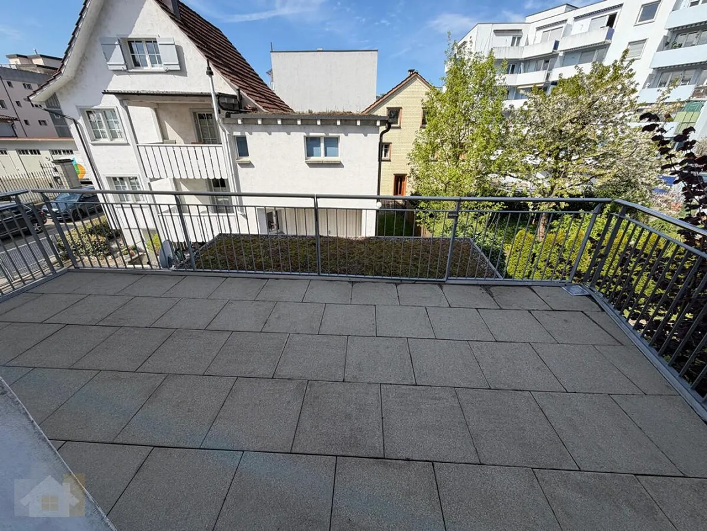 DIRECTLY ON THE LAKE WITH 2 BALCONIES AND LOTS OF SPACE - Foto 11 di 14