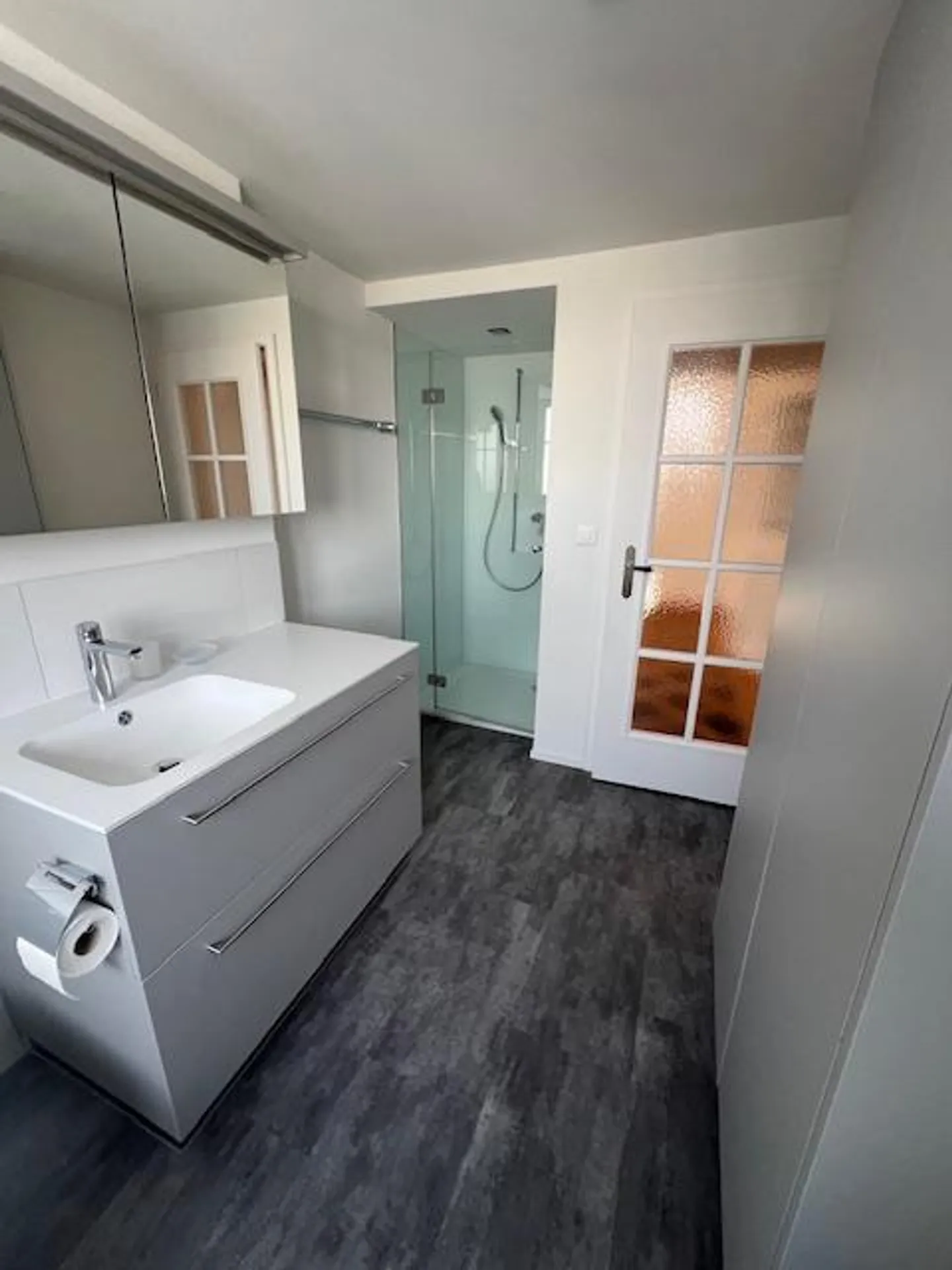 Appartamento di 3,5 locali recentemente ristrutturato in una casa trifamiliare - Foto 7 di 13