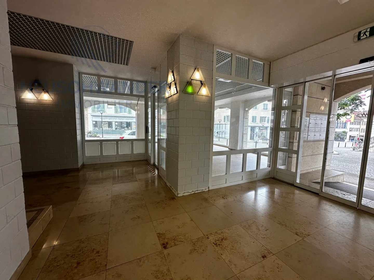 Edificio ad uso misto in affitto - Foto 3 di 4