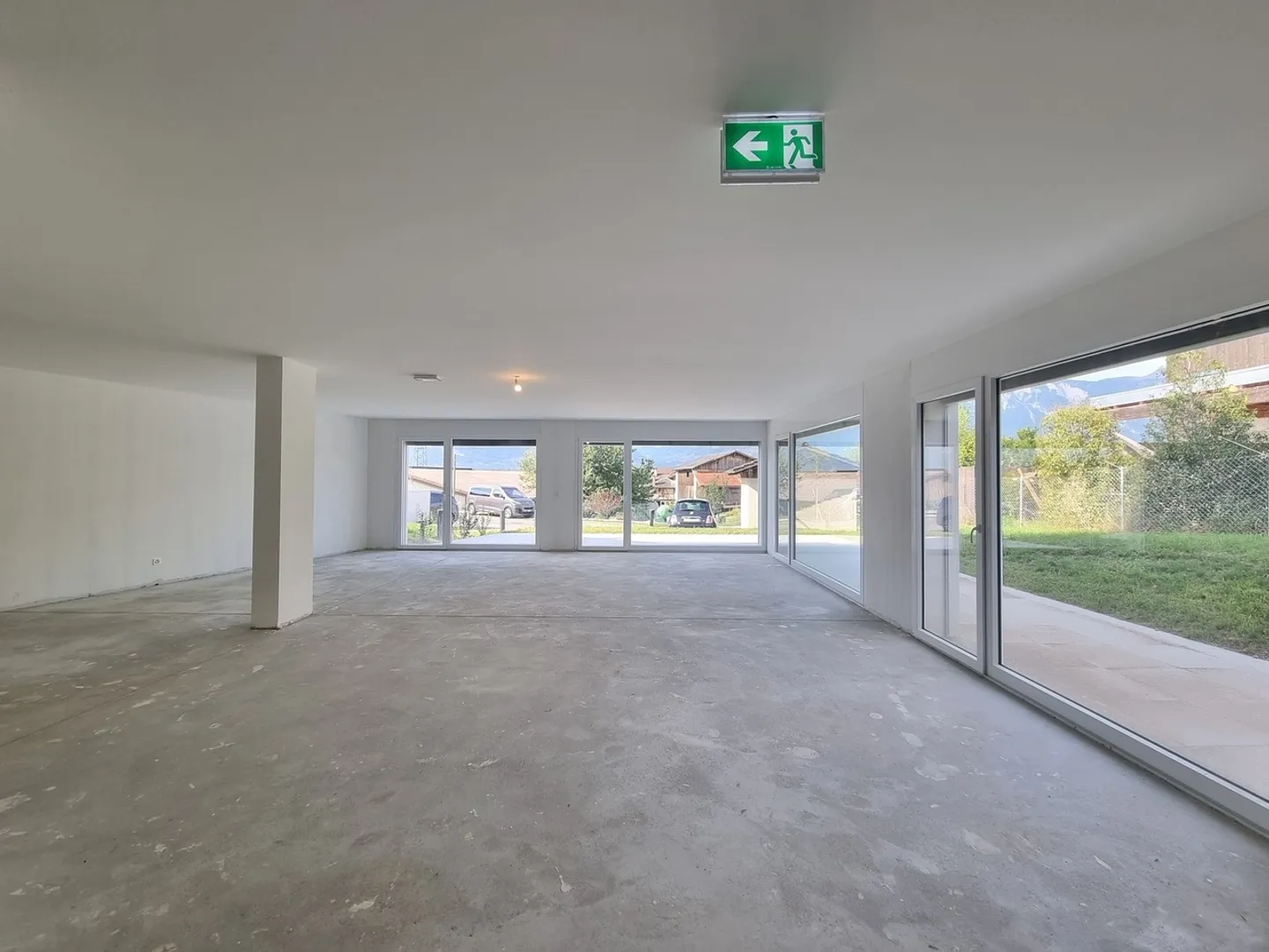 NOUVEAU ! 5 Espaces Commerciaux avec Espaces Verts - Photo 5 sur 7