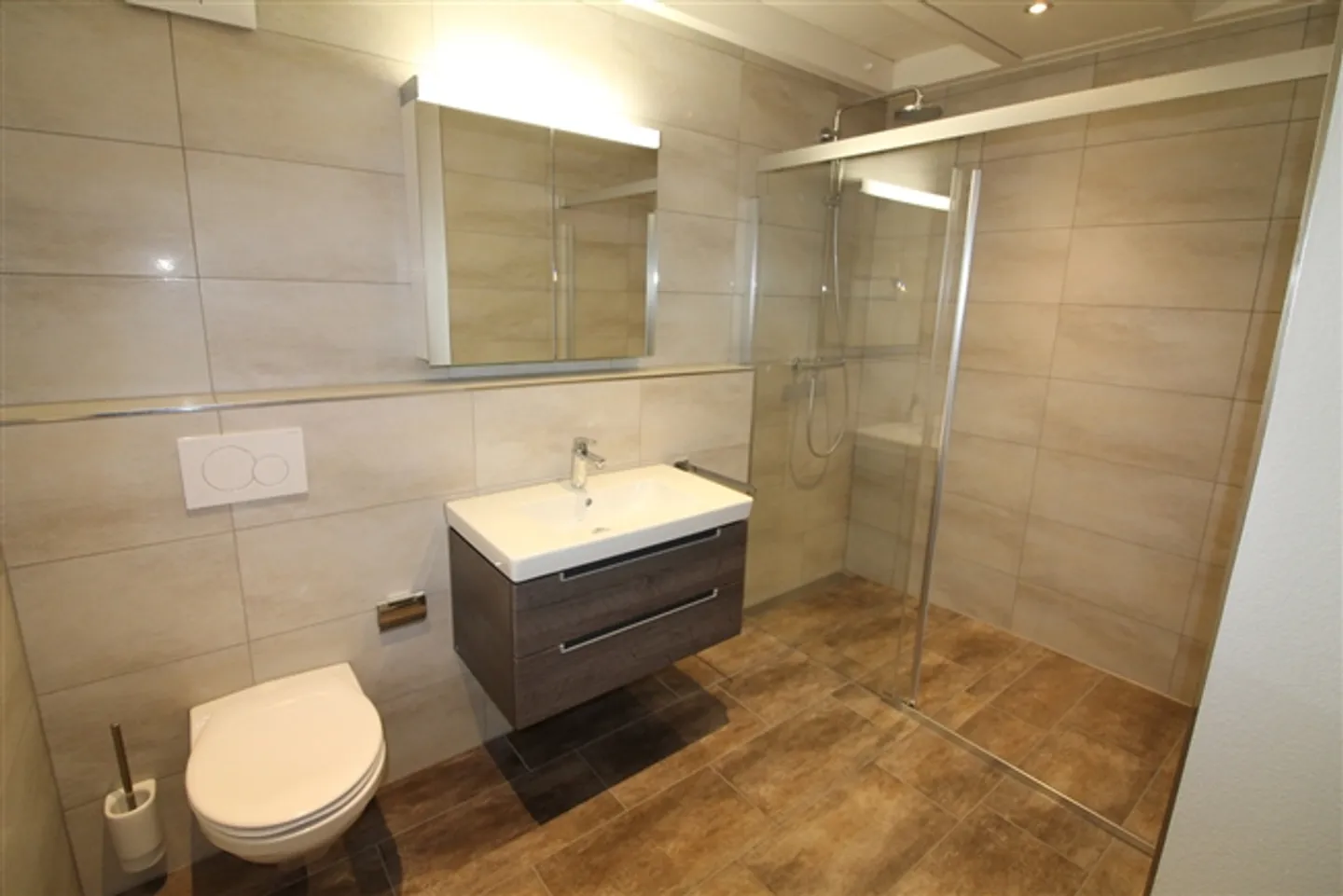 Vue dégagée, beaucoup d'espace de vie - Appartement en attique 3.5 pièces - Photo 12 sur 14