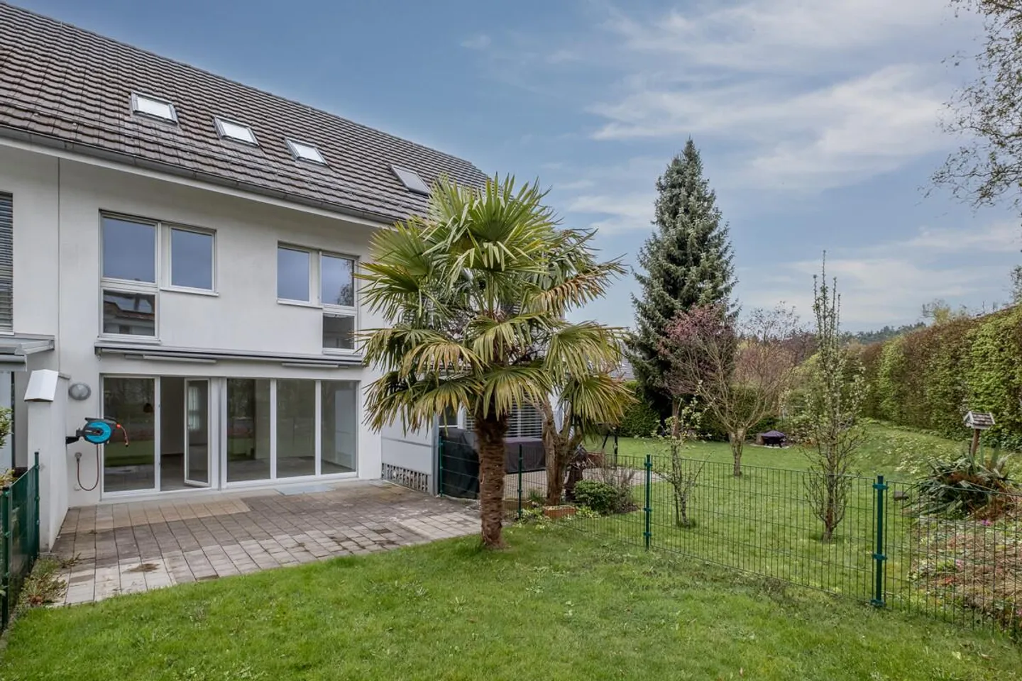 Family-friendly terraced house in the green - Photo 1 of 13