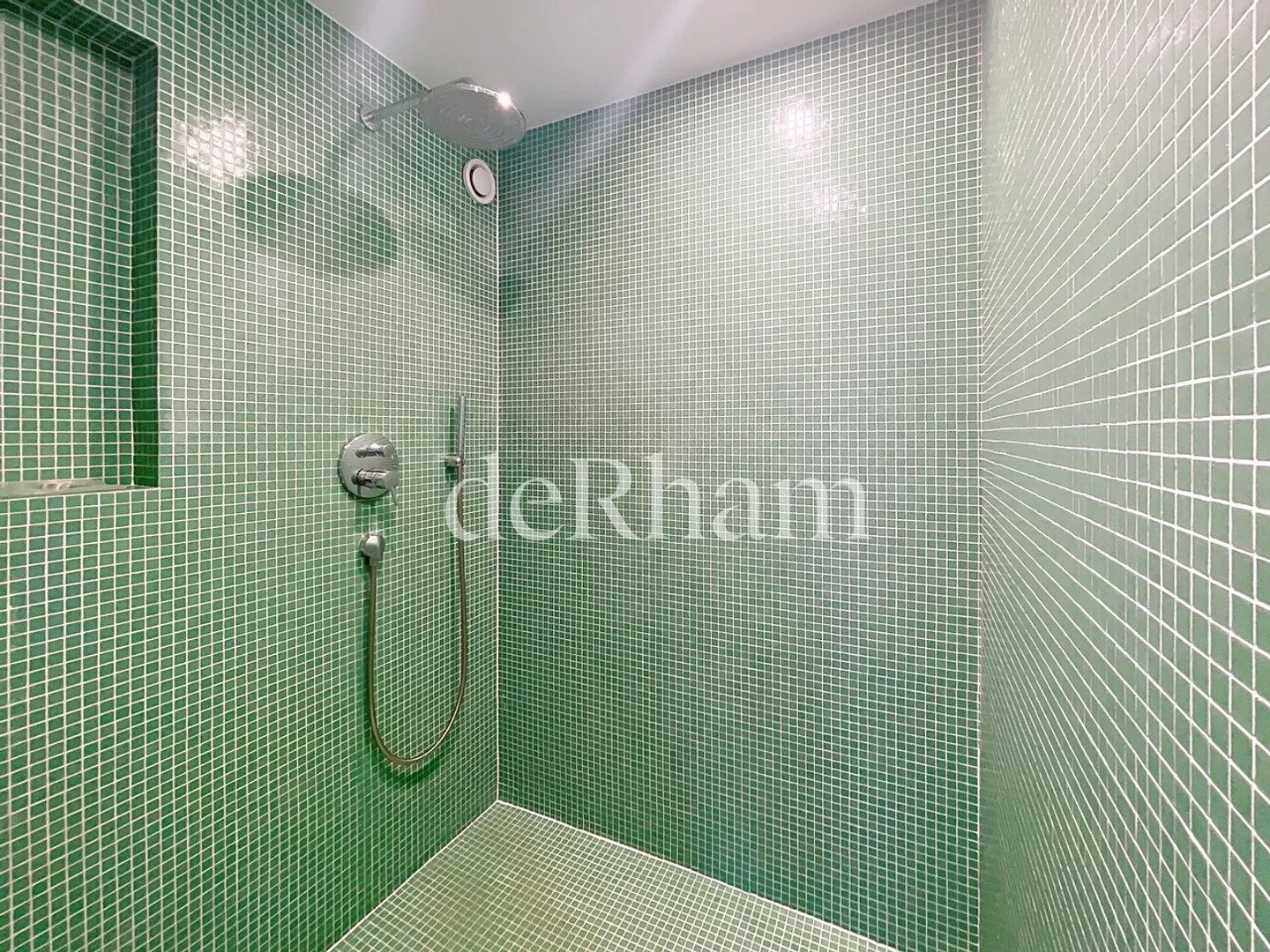 Stunning 4.5-room apartment with beautiful lake view! - Photo 11 of 12