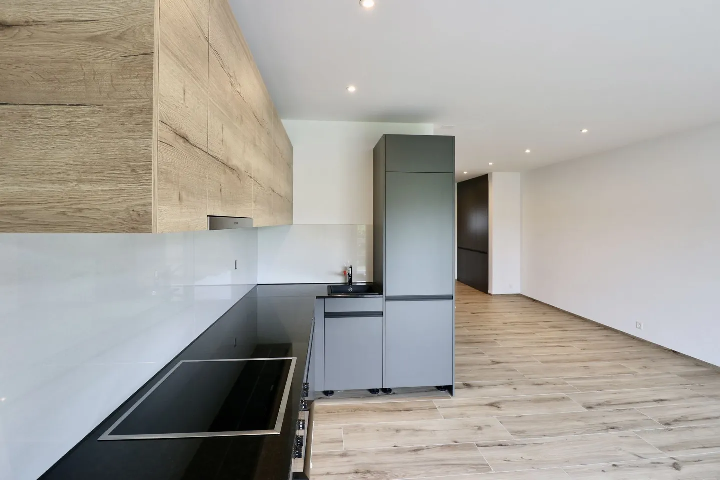 For Rent: New and Modern Studio Apartment in Safenwil - Photo 2 of 14