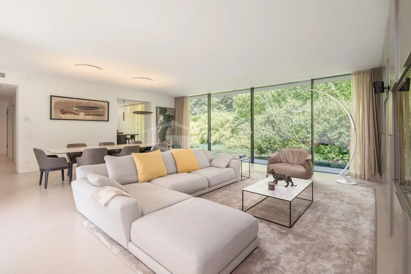 Elegante moderne Villa im Grünen - Foto 8 von 15