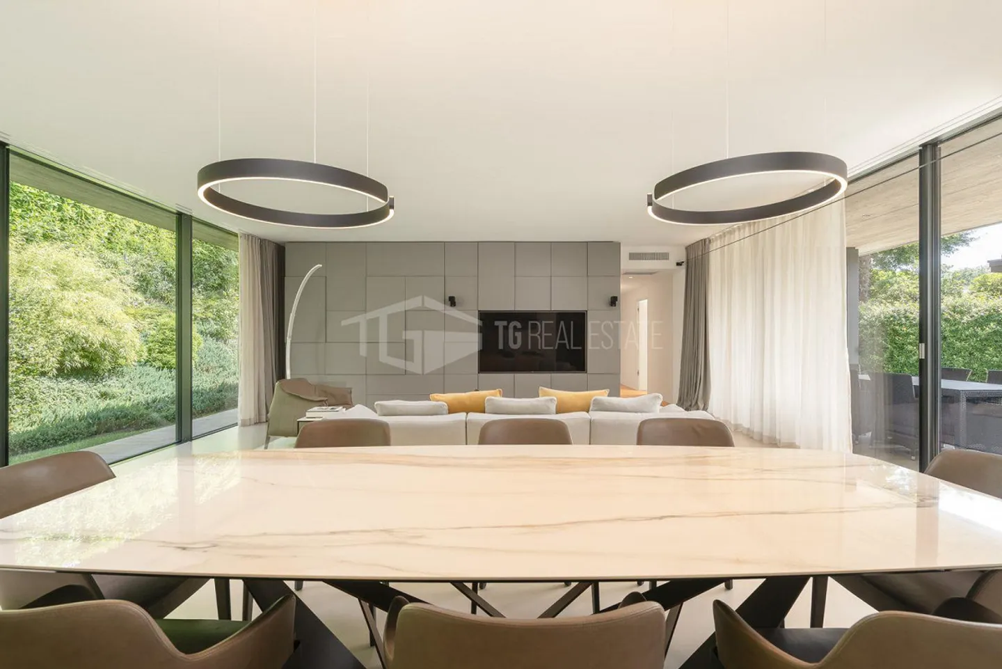 Elegante moderne Villa im Grünen - Foto 9 von 15