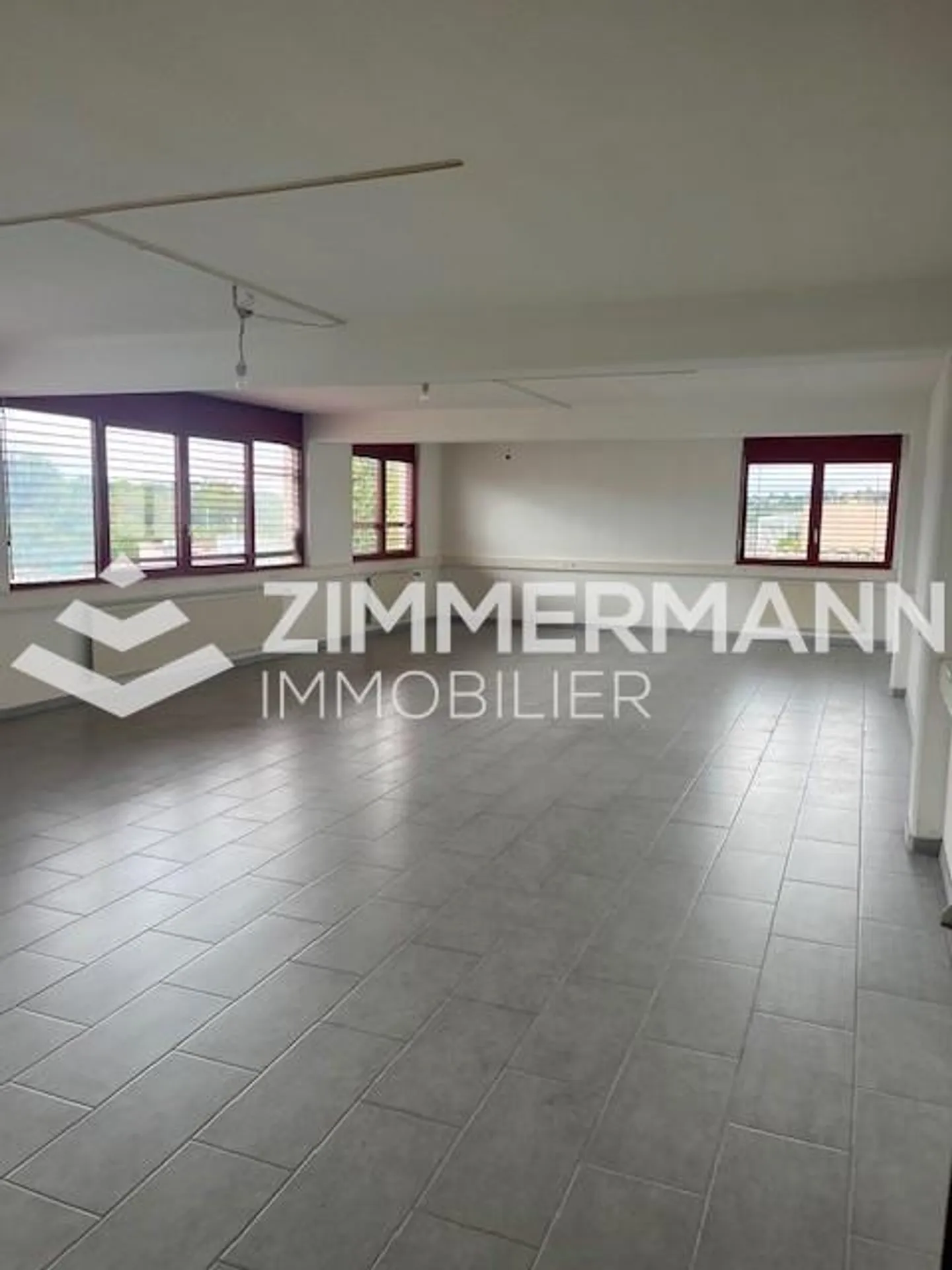 Bureau Spacieux - Photo 2 sur 7